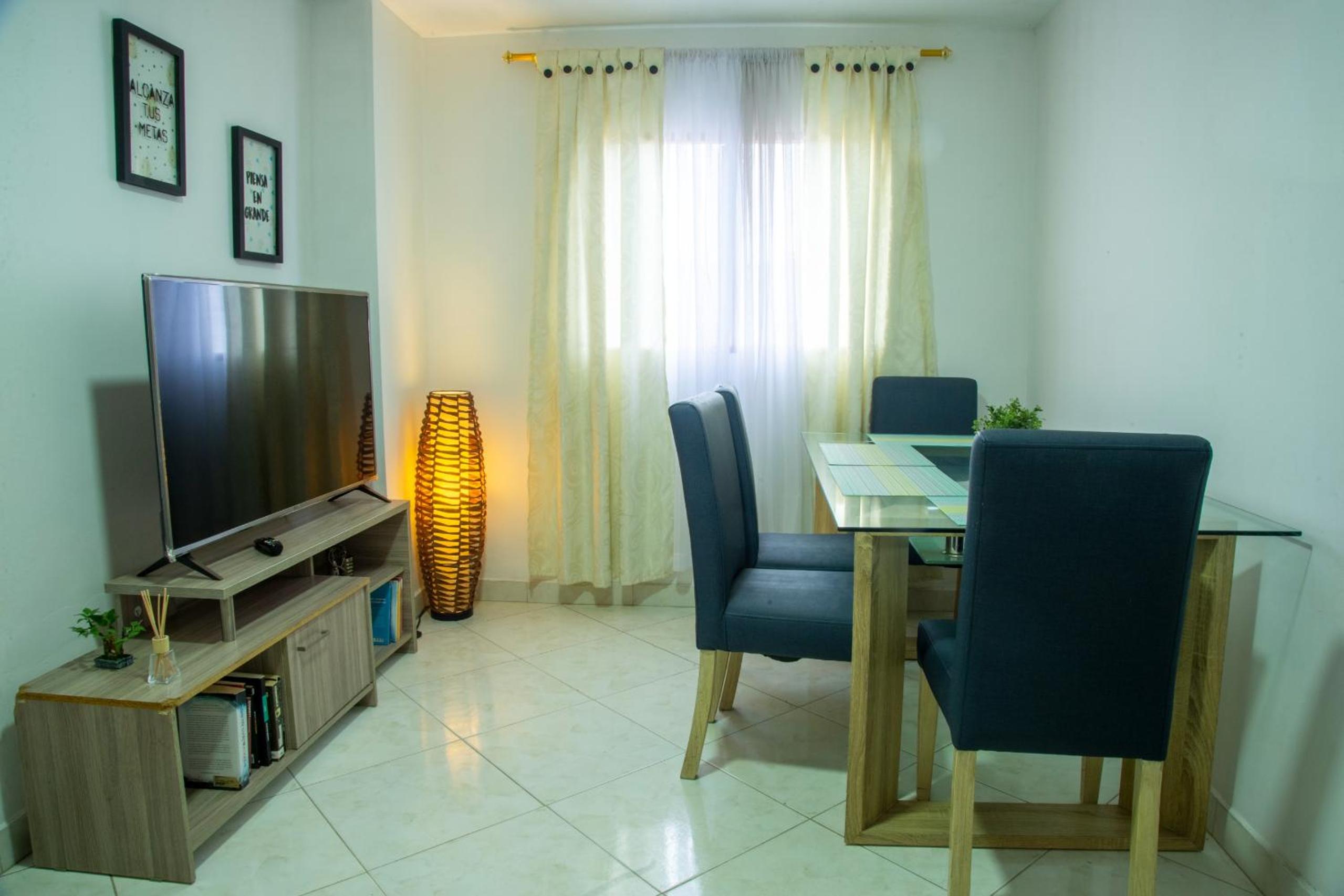 One-Bedroom Apartment photo 1
