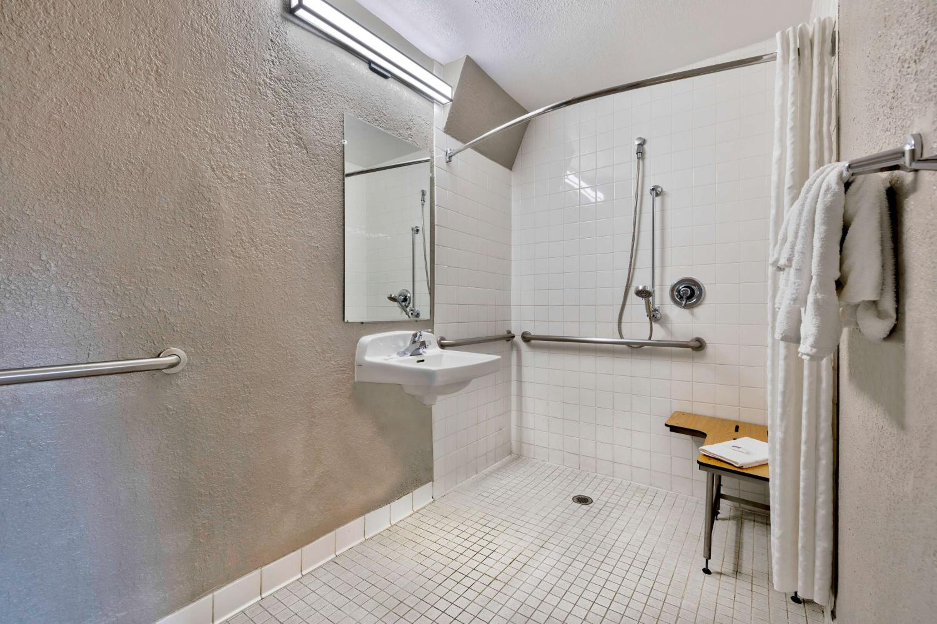 1 Full Bed | ADA/RI Shower |Free Parking