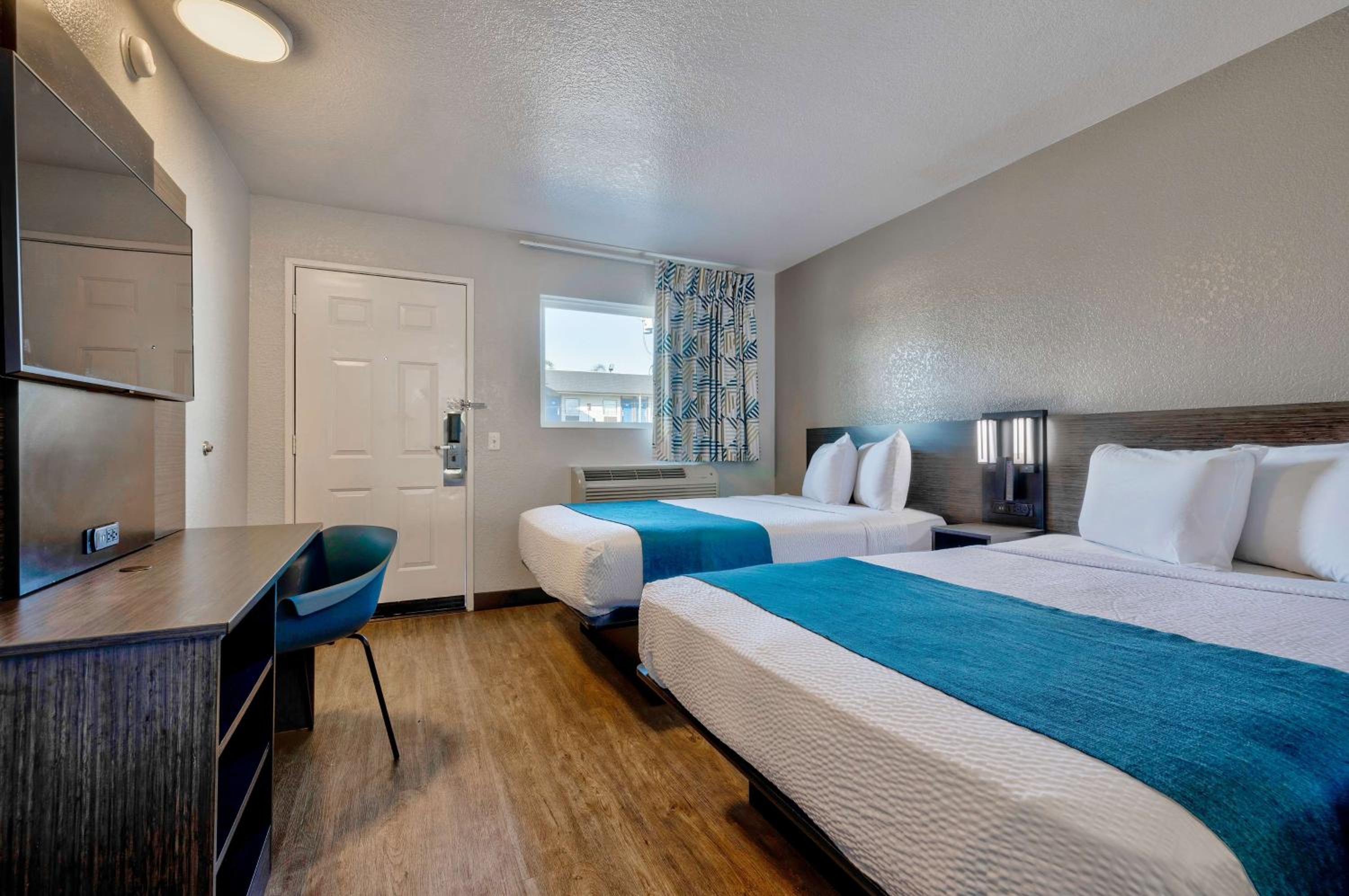 2 Full Beds |Free Parking photo 2
