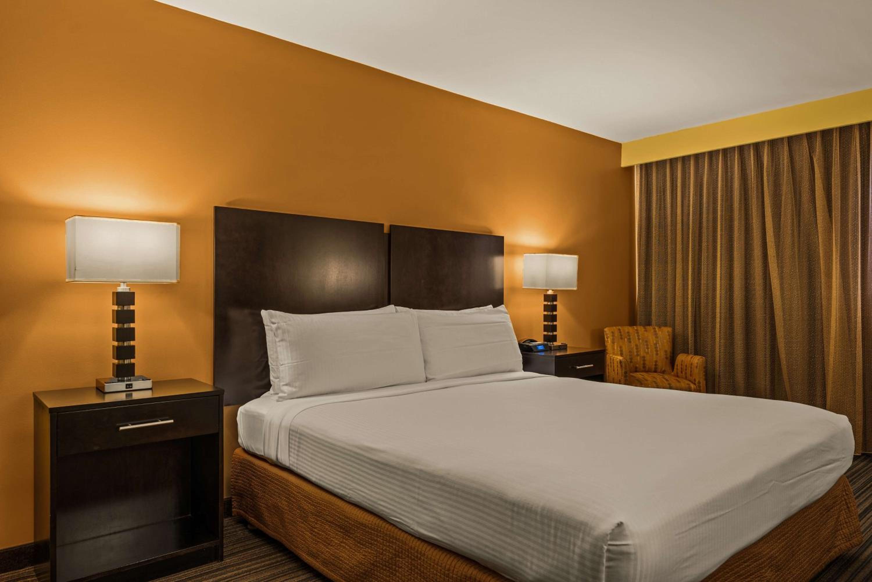 King Room - Non-Smoking - Photo 1