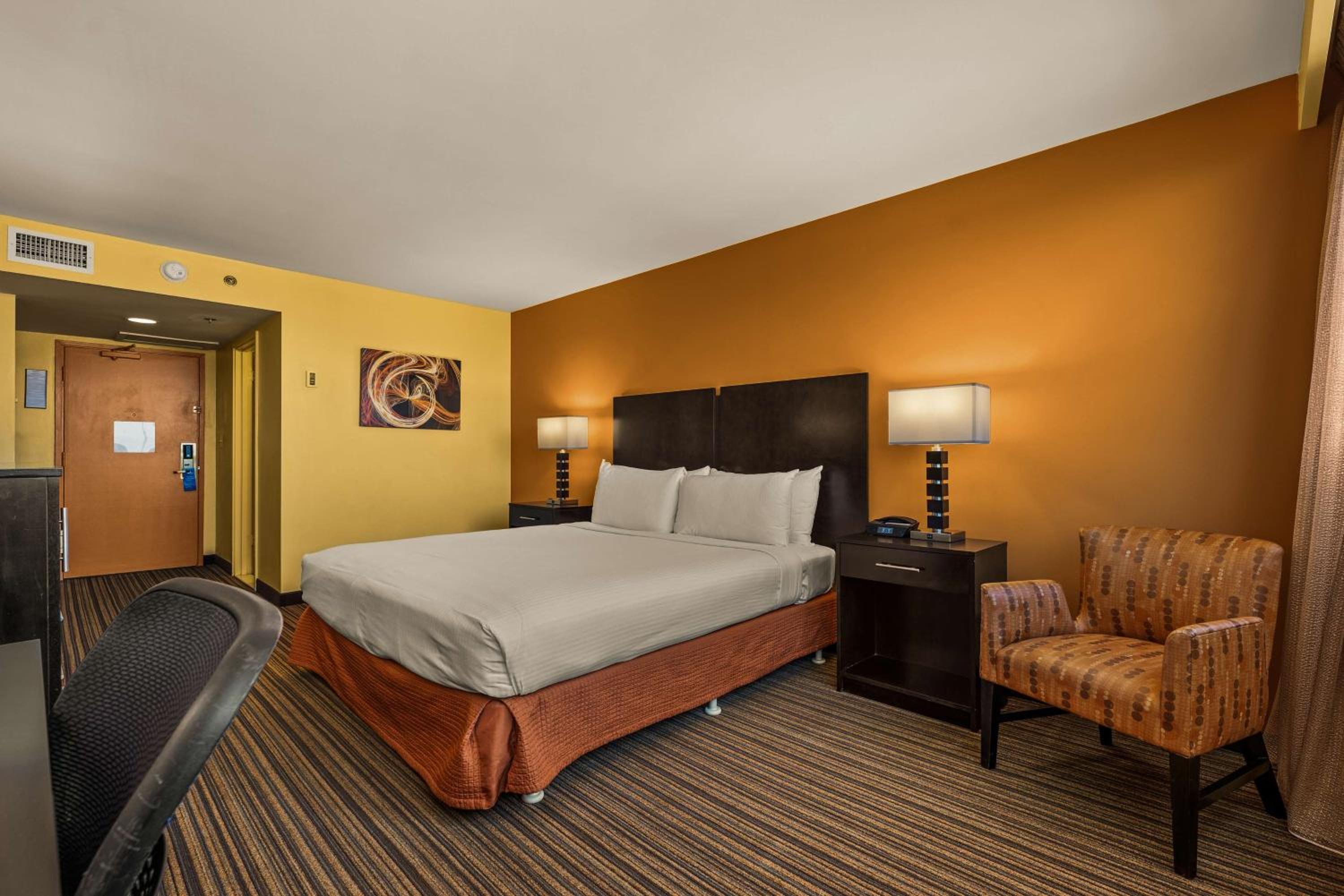 King Room - Non-Smoking - Photo 2