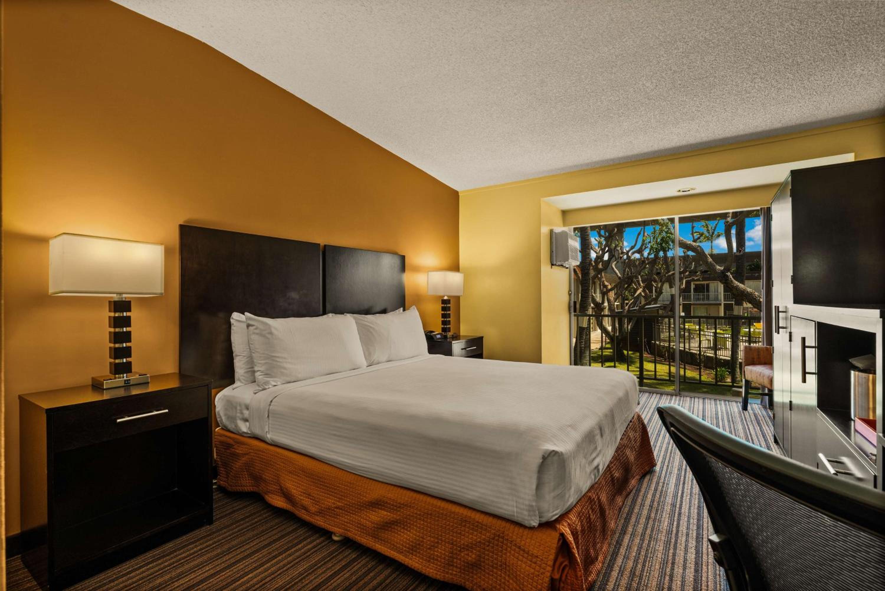 King Room with Courtyard View - Upstairs/Stair Access Only/Non-Smoking - Photo 1