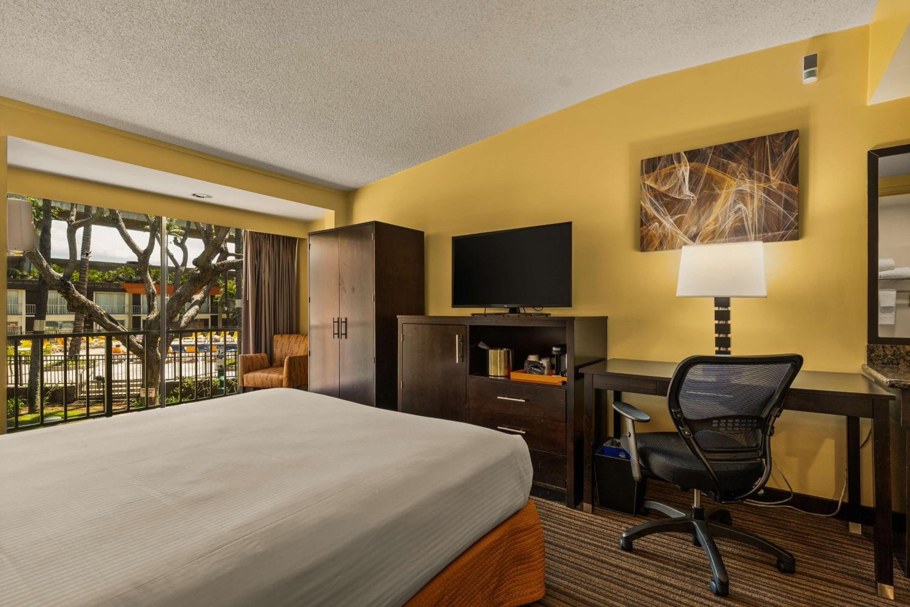 King Room with Courtyard View - Upstairs/Stair Access Only/Non-Smoking - Photo 2