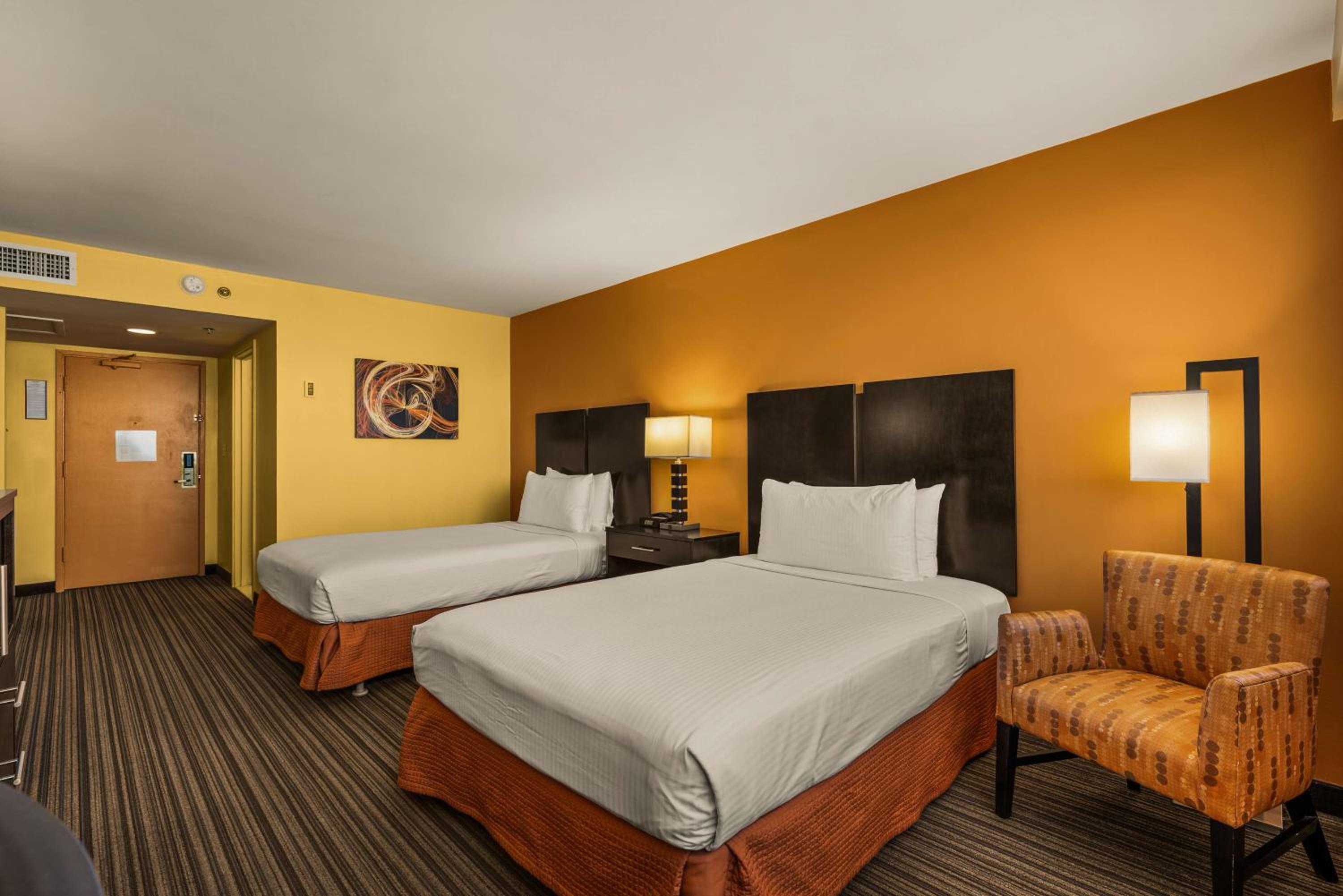 Double Room with Two Double Beds and City View - Upper Floor/Non-Smoking - Photo 3