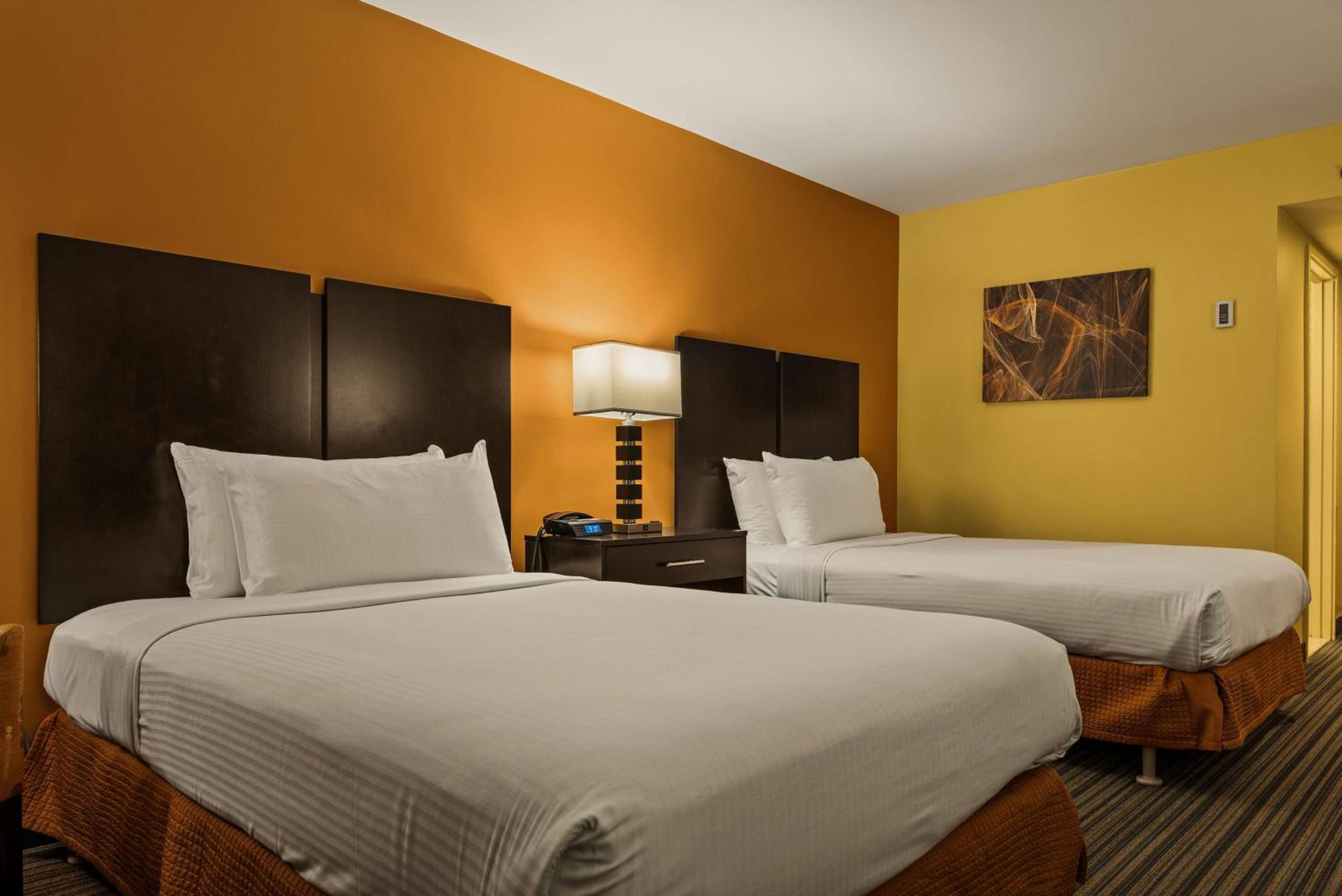 Double Room with Two Double Beds - Non-Smoking - Photo 2
