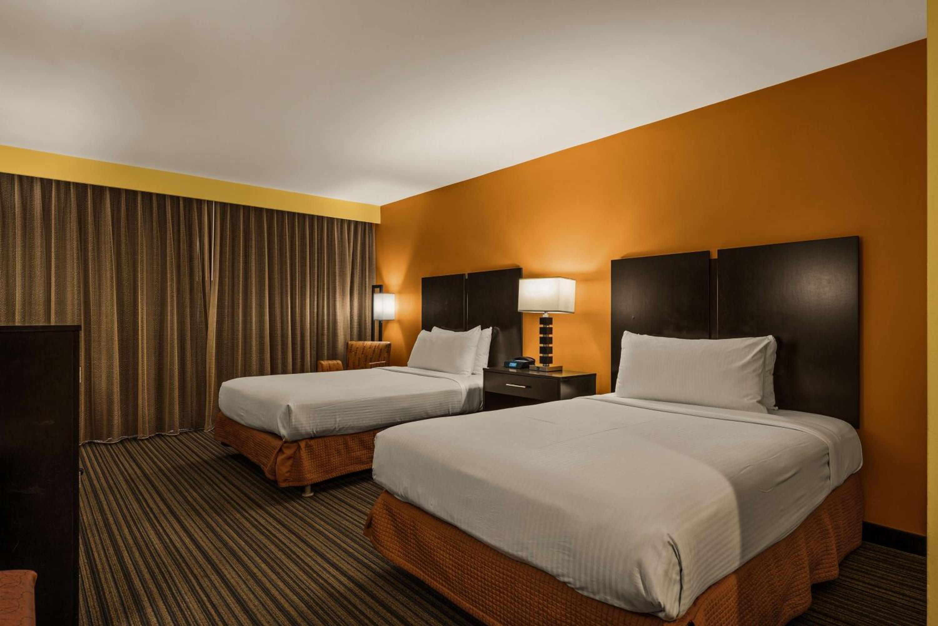 Double Room with Two Double Beds - Non-Smoking - Photo 1