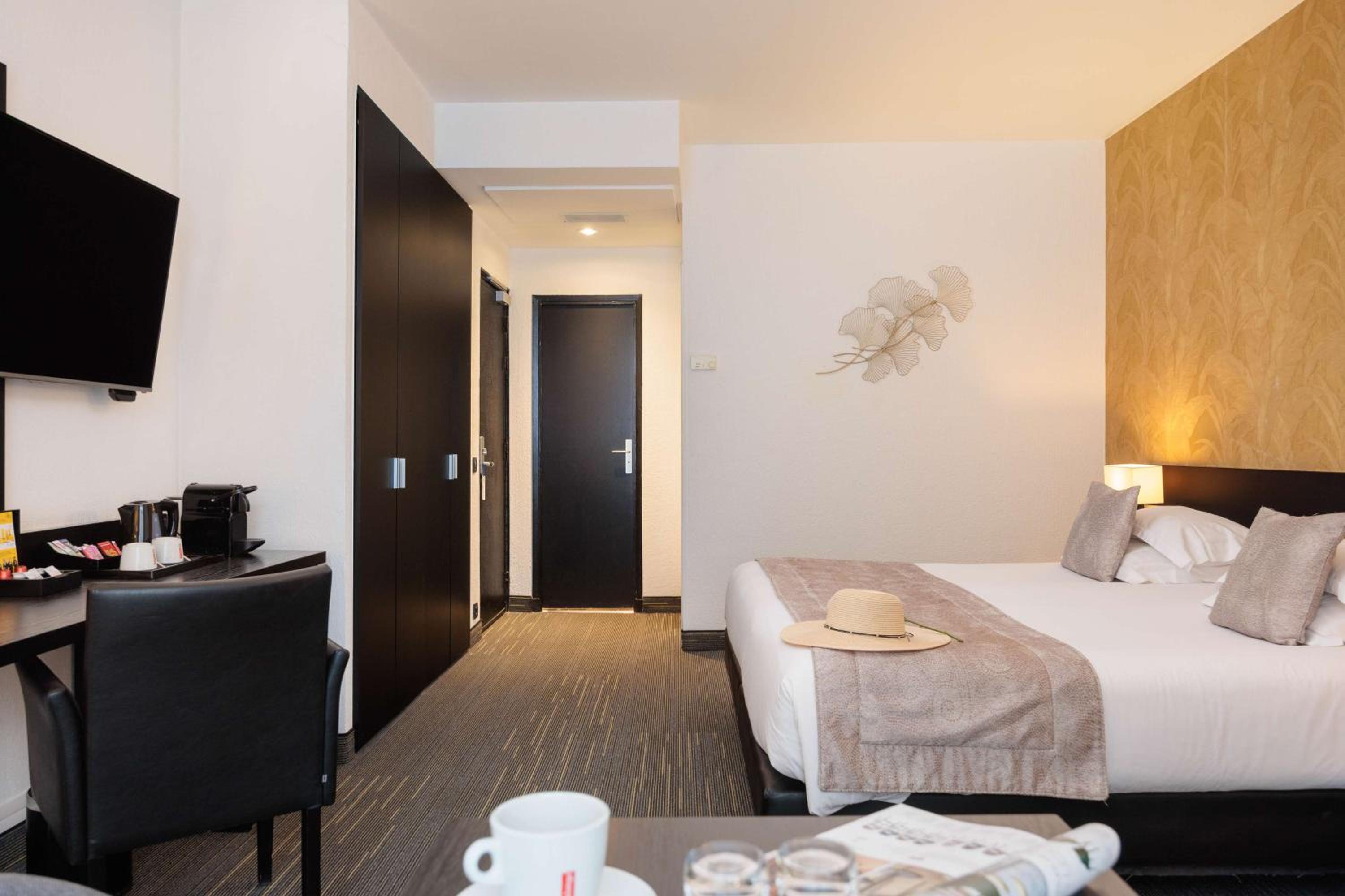 Superior Triple Room photo 3