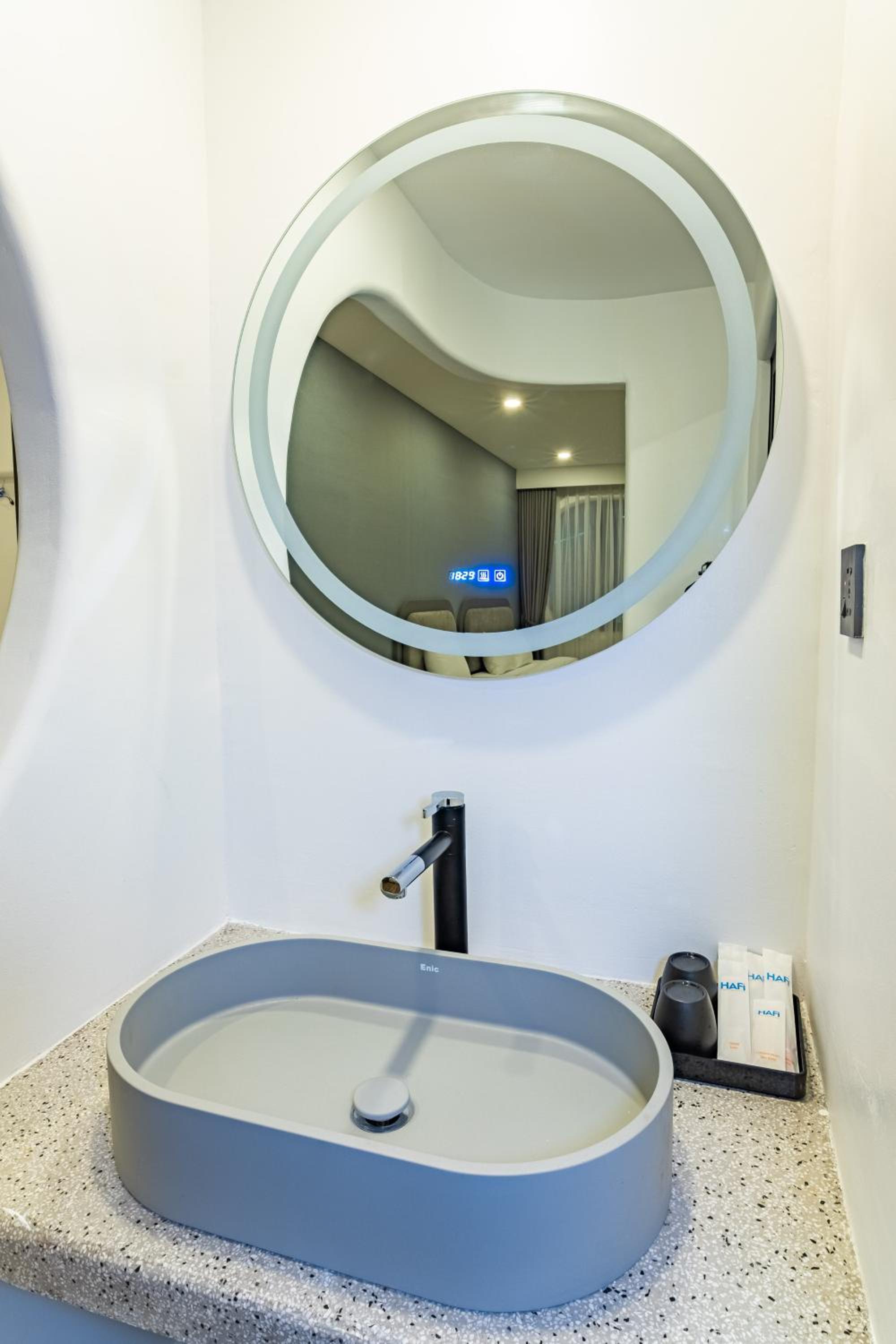 Deluxe Triple Room with Sea View - Photo 13