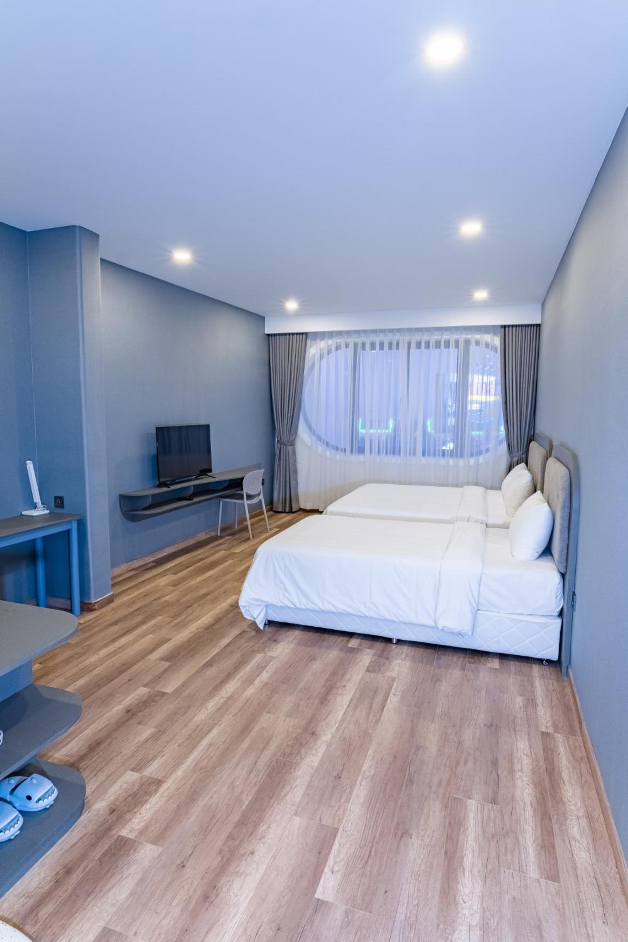 Deluxe Triple Room with Sea View - Photo 2