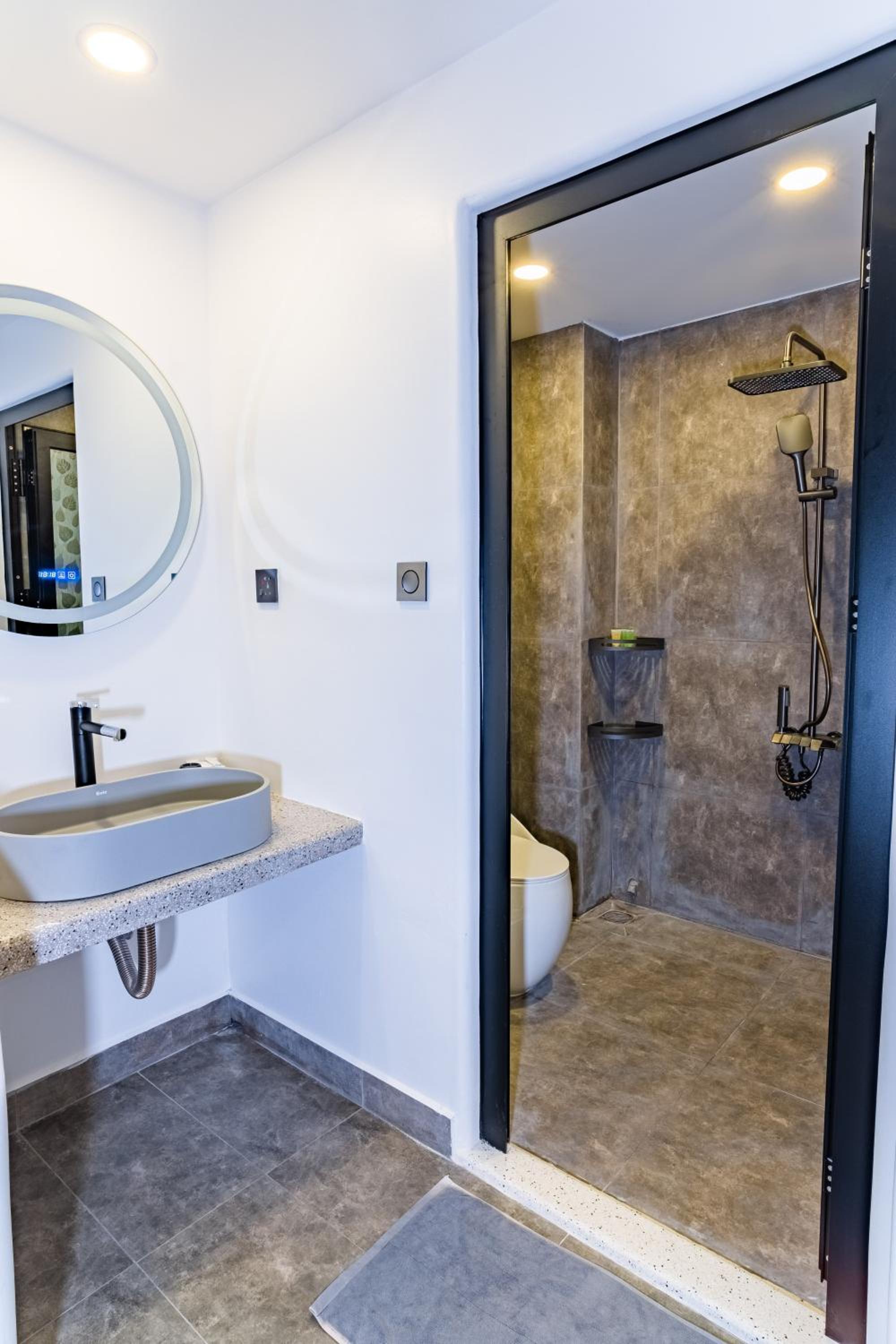Deluxe Triple Room with Sea View - Photo 1