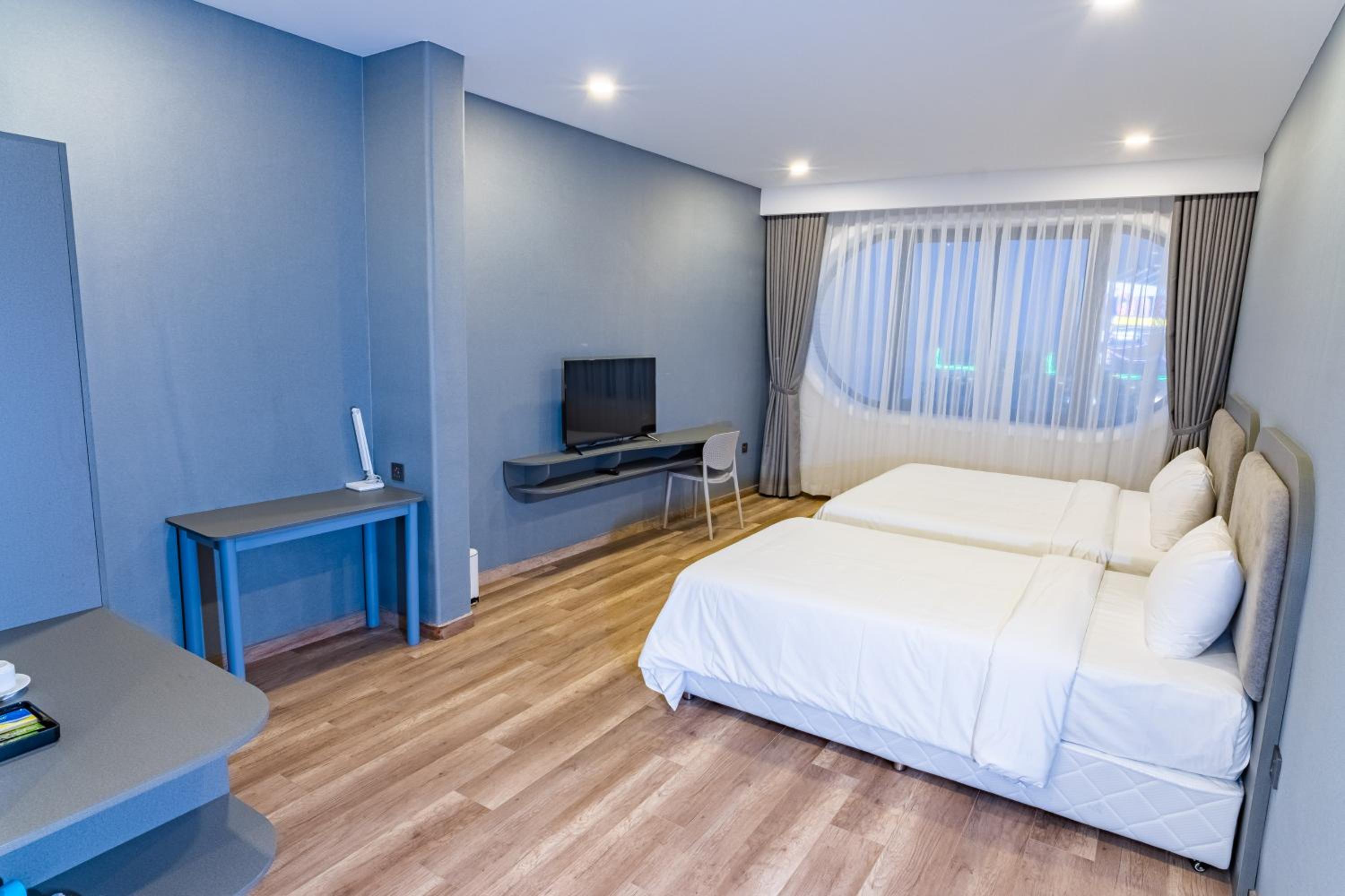 Deluxe Triple Room with Sea View - Photo 15