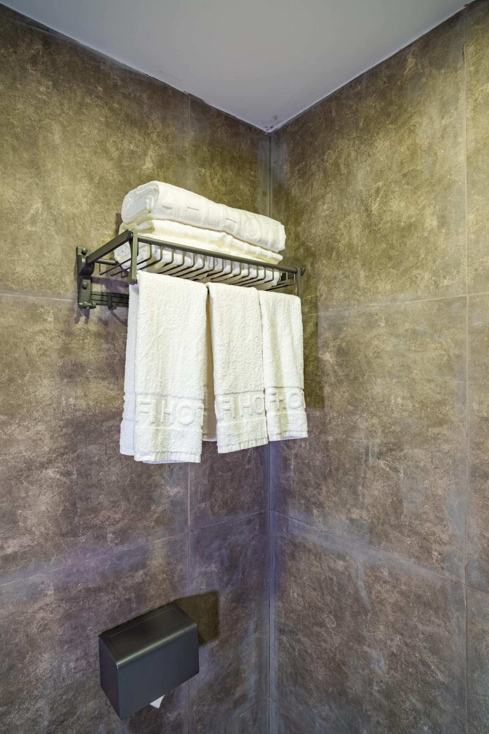 Deluxe Triple Room with Sea View - Photo 9