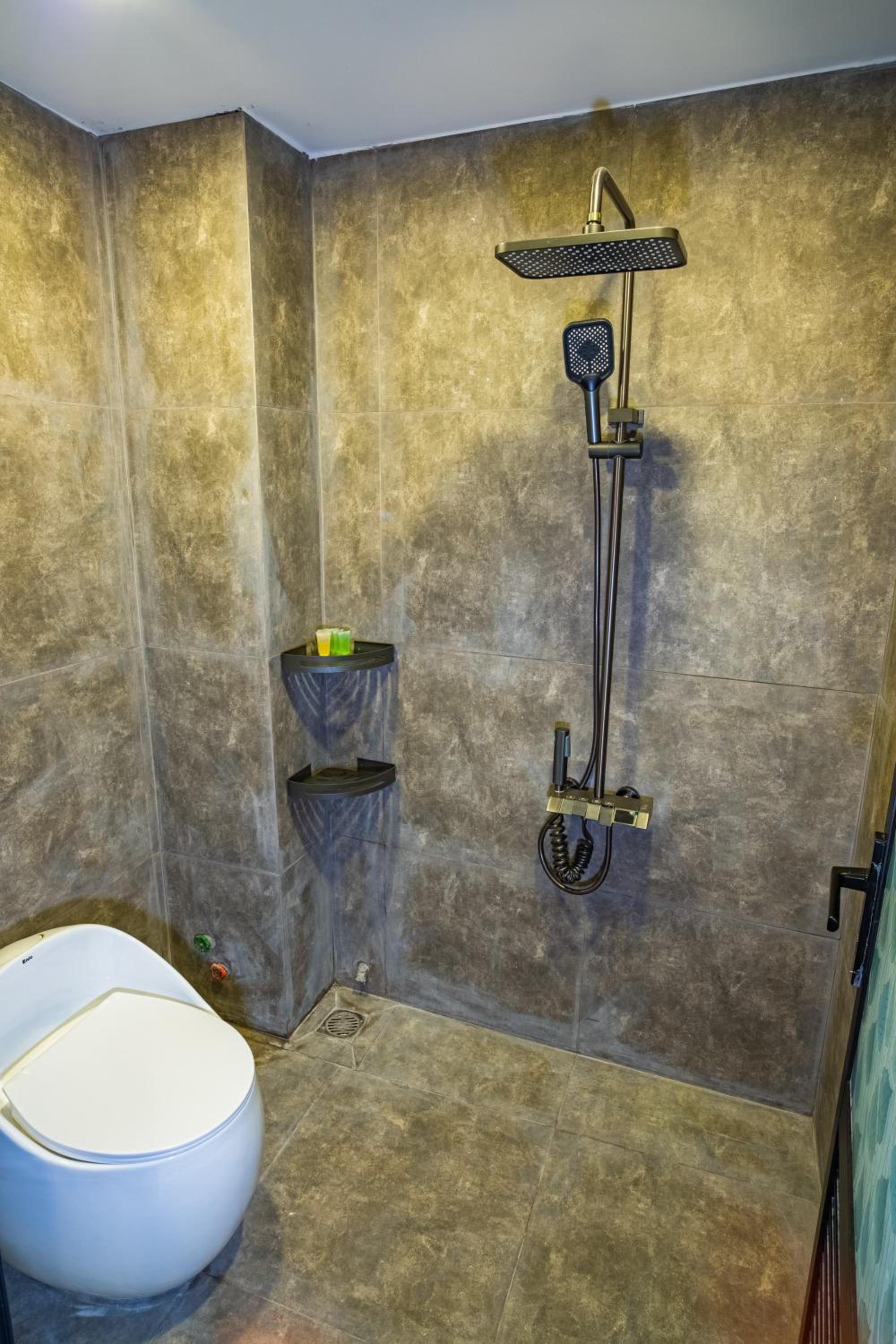 Deluxe Triple Room with Sea View - Photo 8