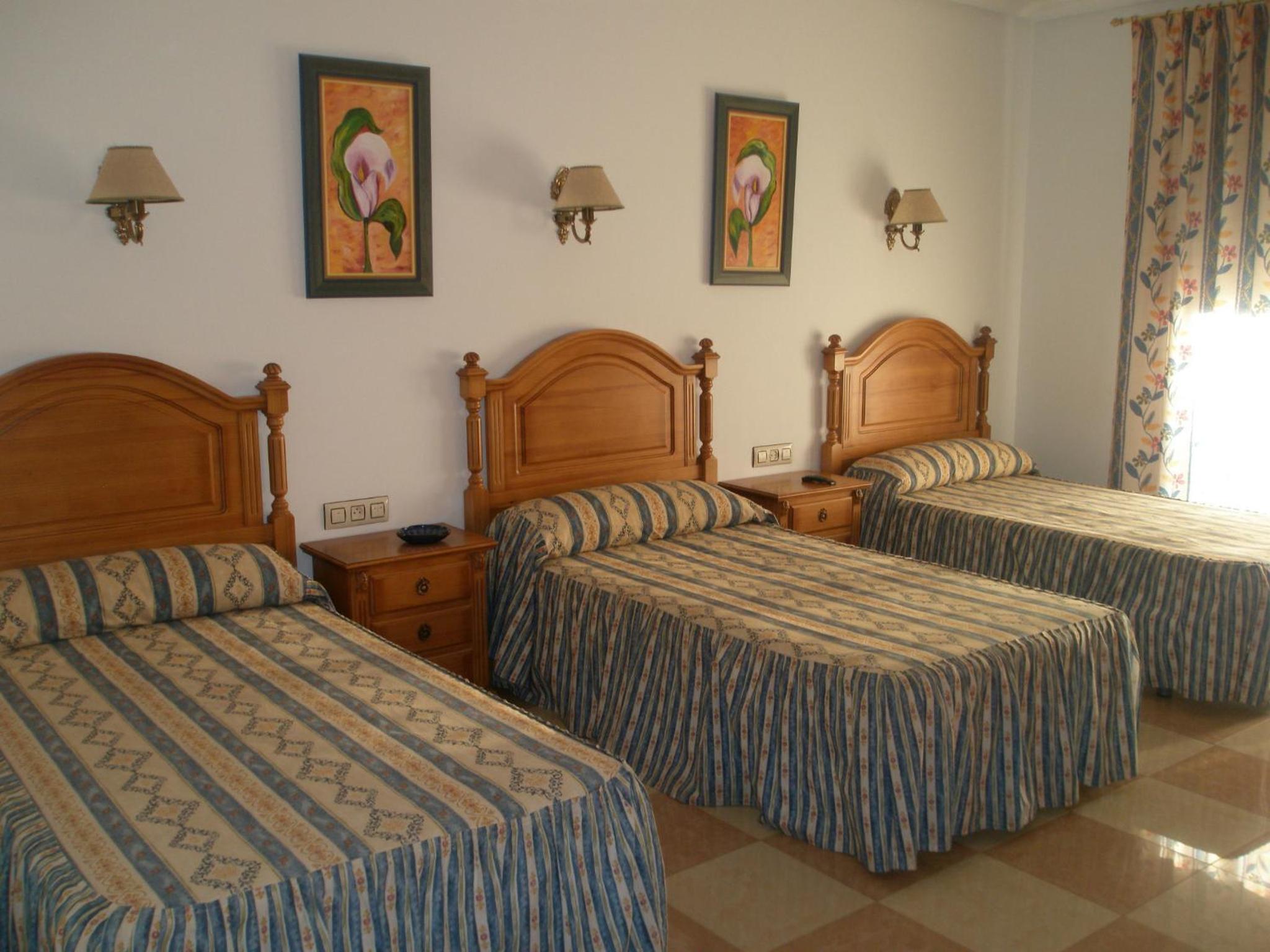 Triple Room with Garden View - Photo 4