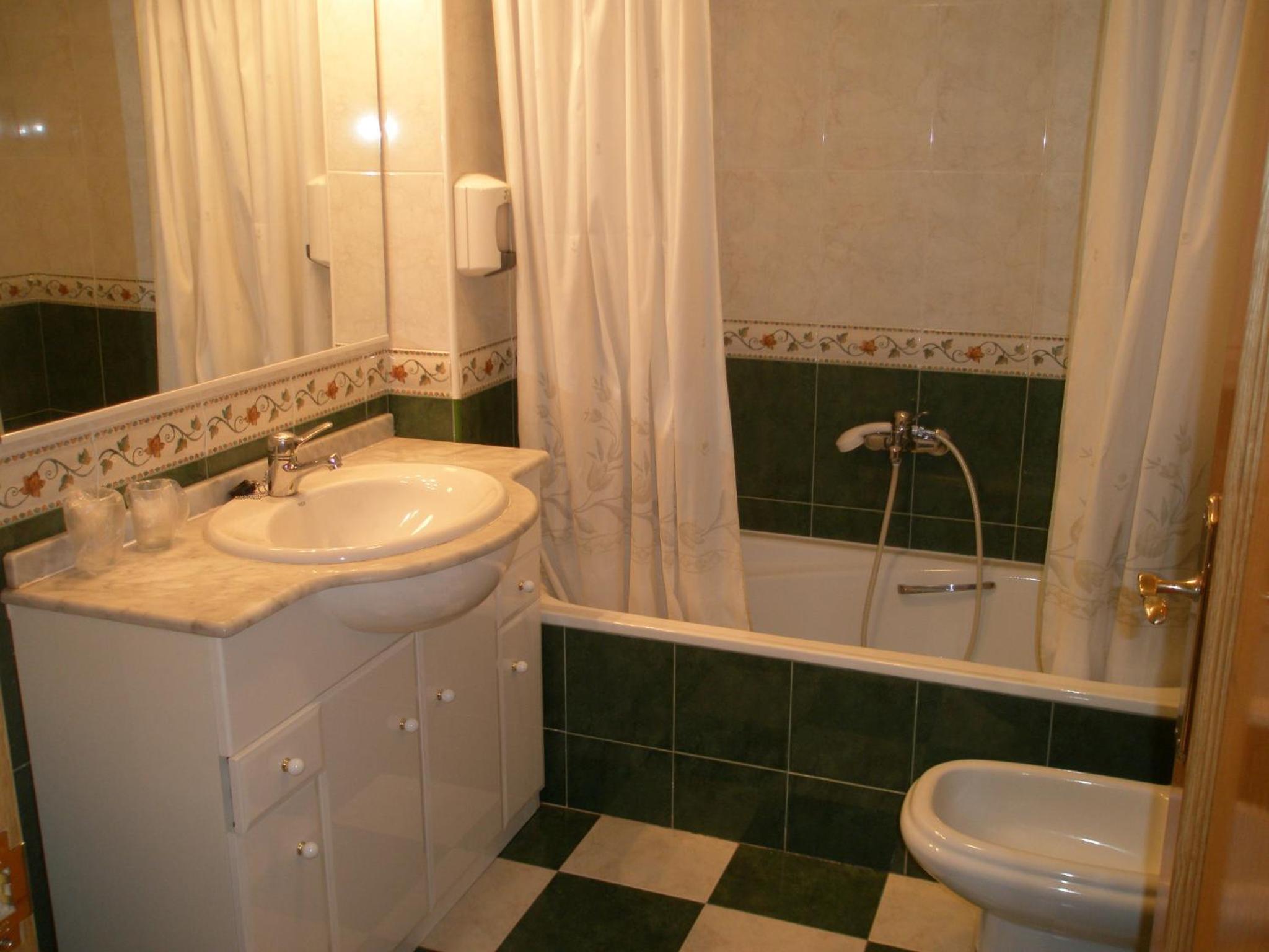 Double Room with Garden View - Photo 2
