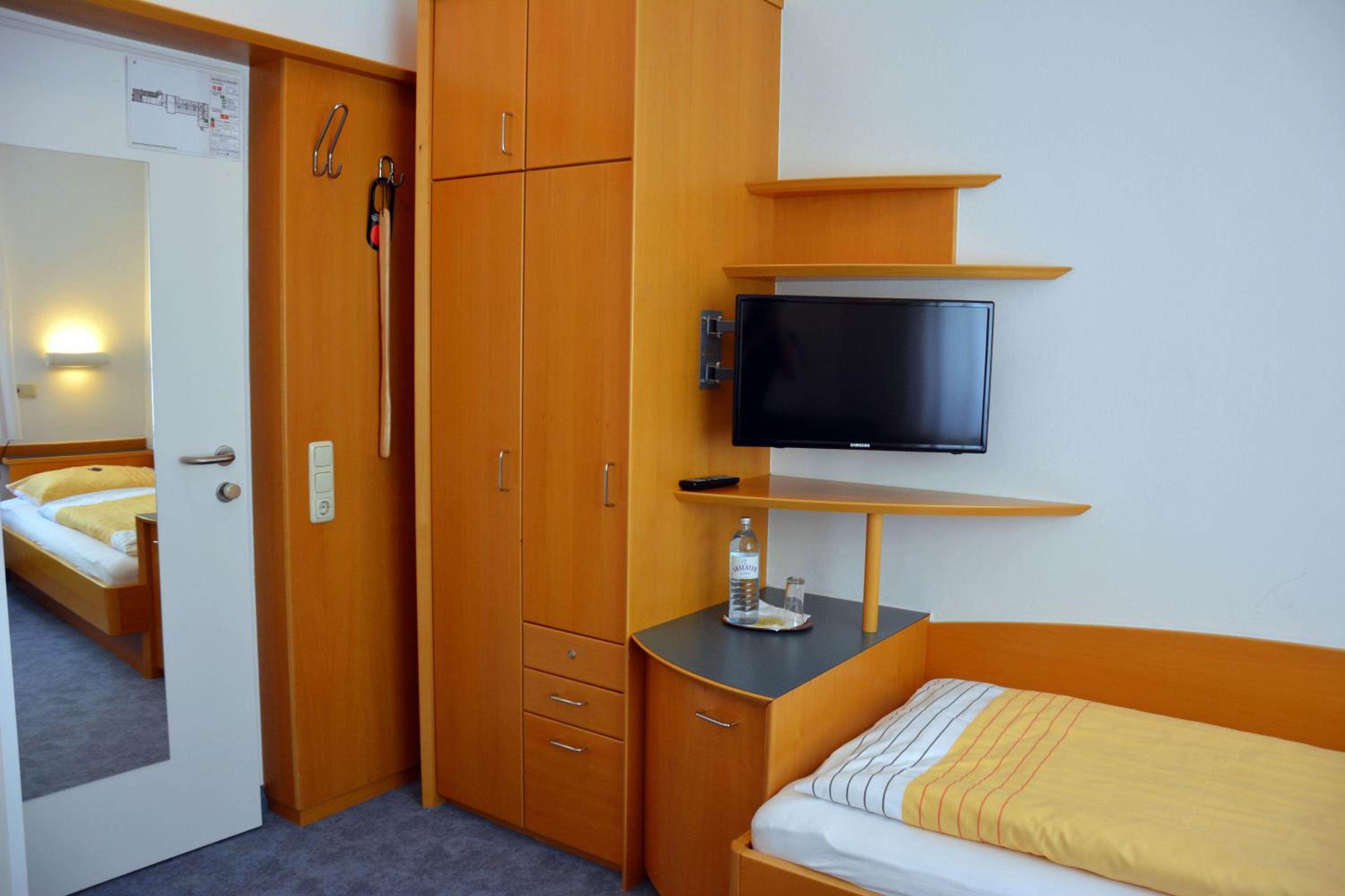 Single Room photo 3