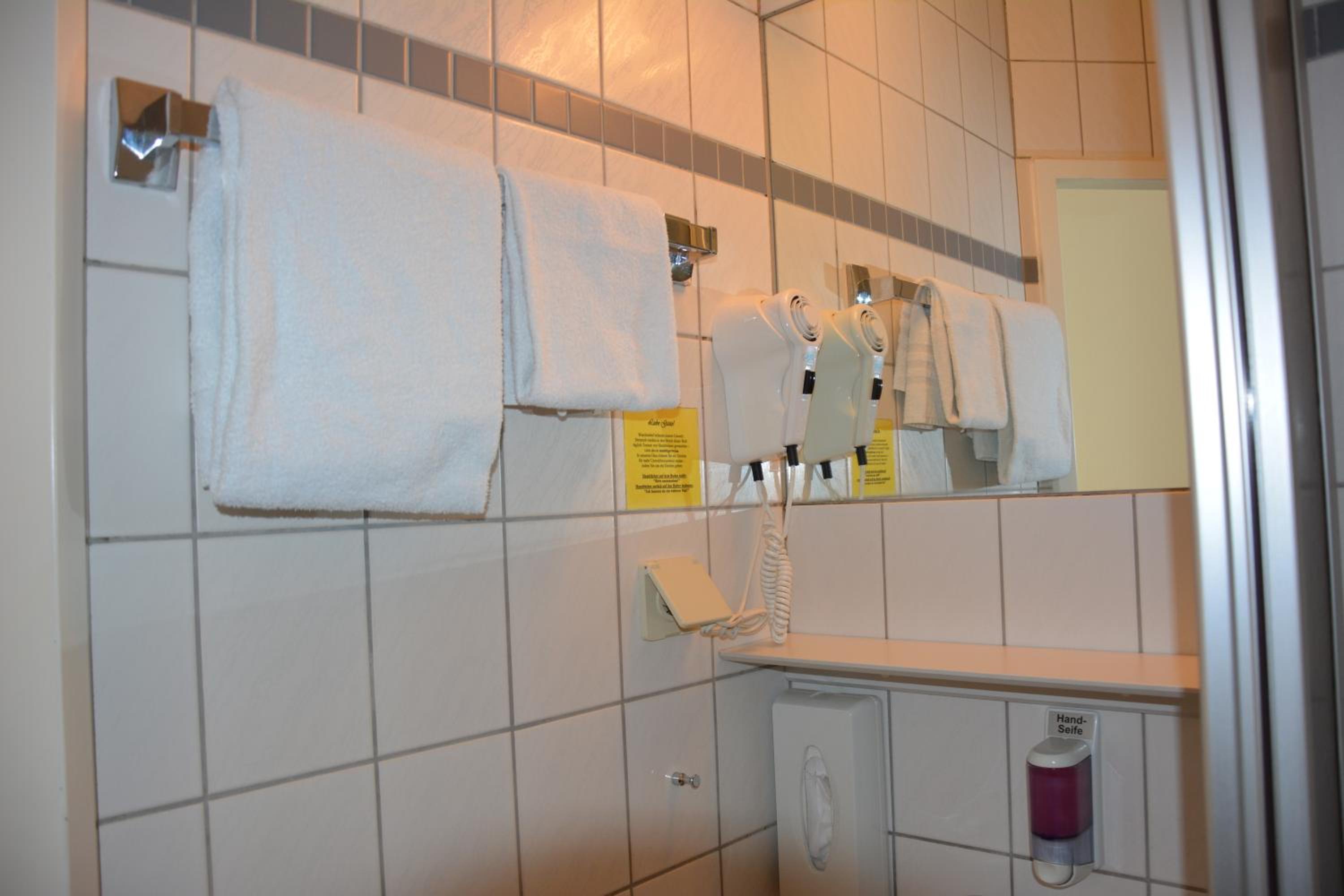 Single Room photo 2