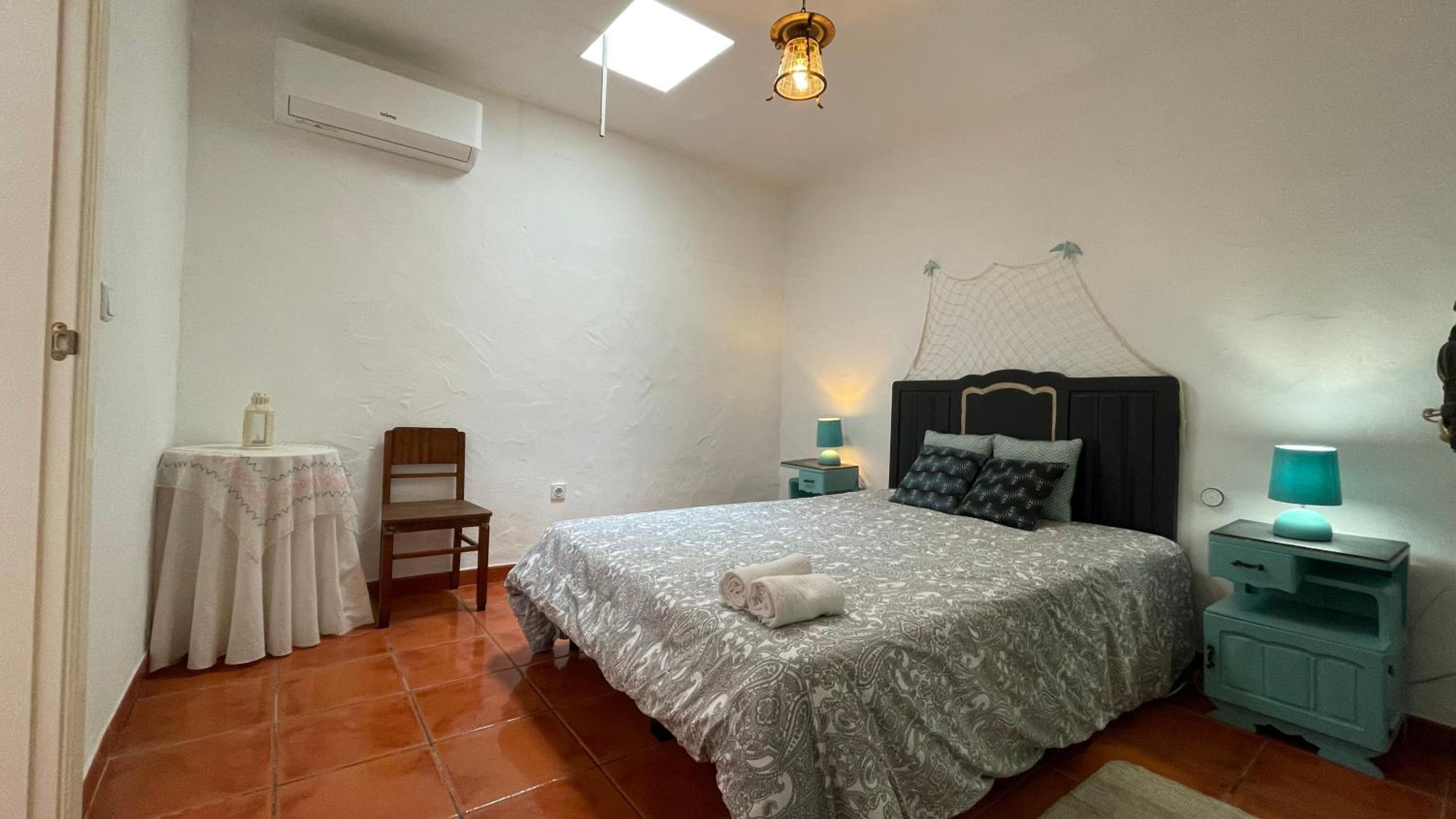 Five-Bedroom House photo 2