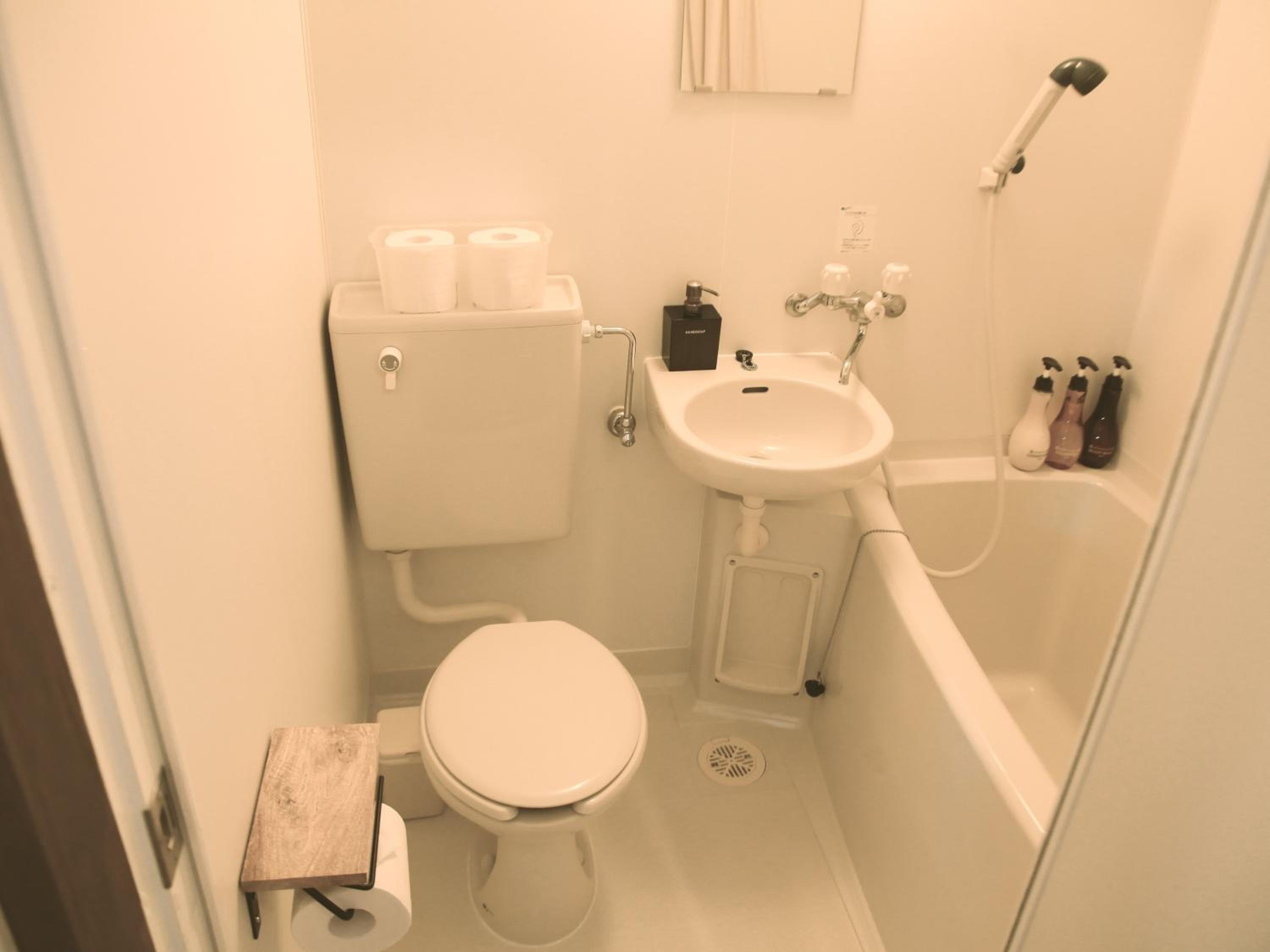 Economy Twin Room - Photo 3