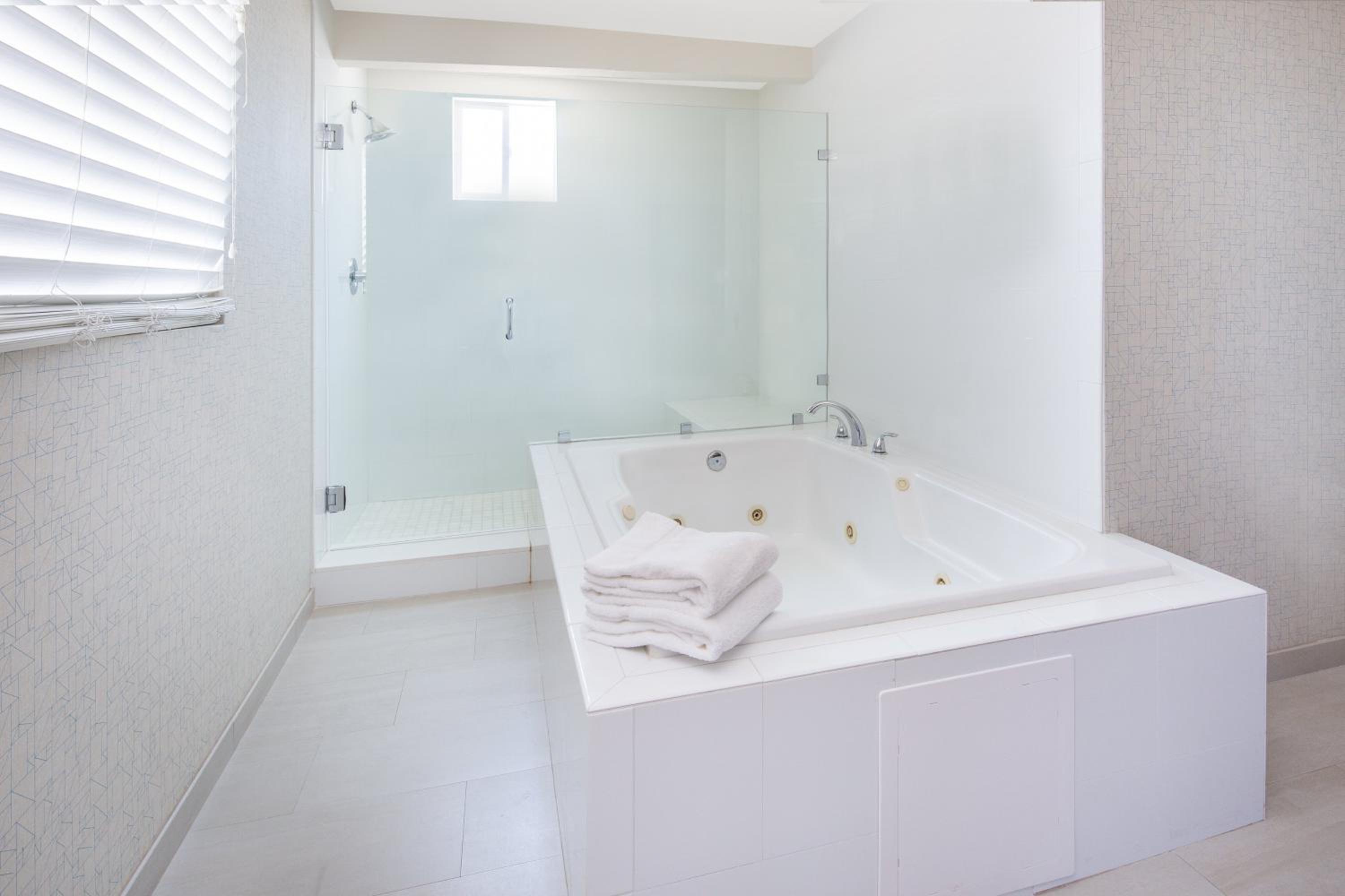 King Suite - Photo 7