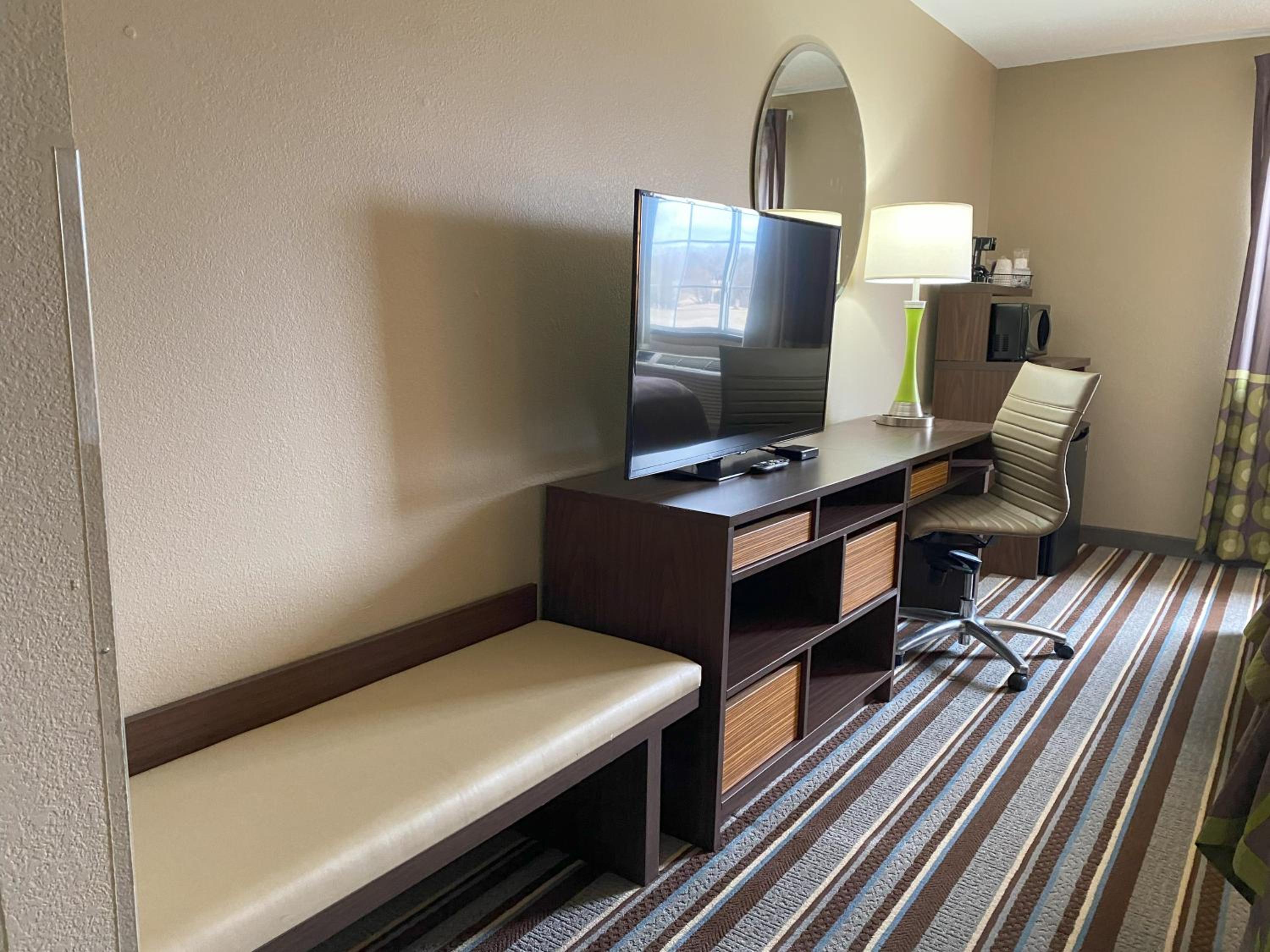 Deluxe King Studio Suite - Non-Smoking - Photo 1