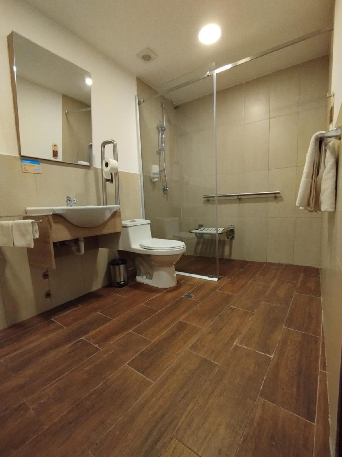 Double Room - Disability Access photo 3