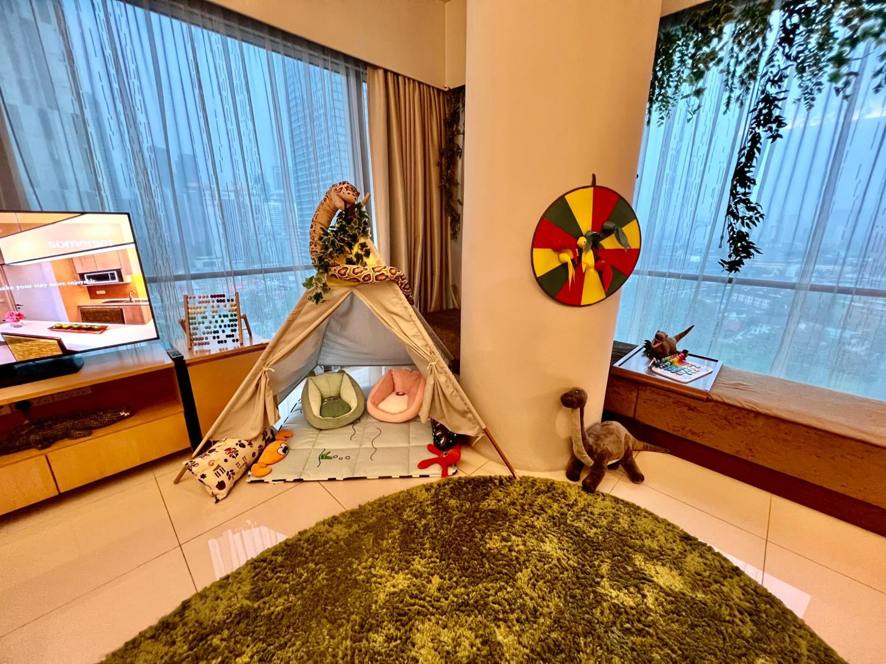 Jungle-Themed 2 Bedroom Premier Family Suites thumbnail 5