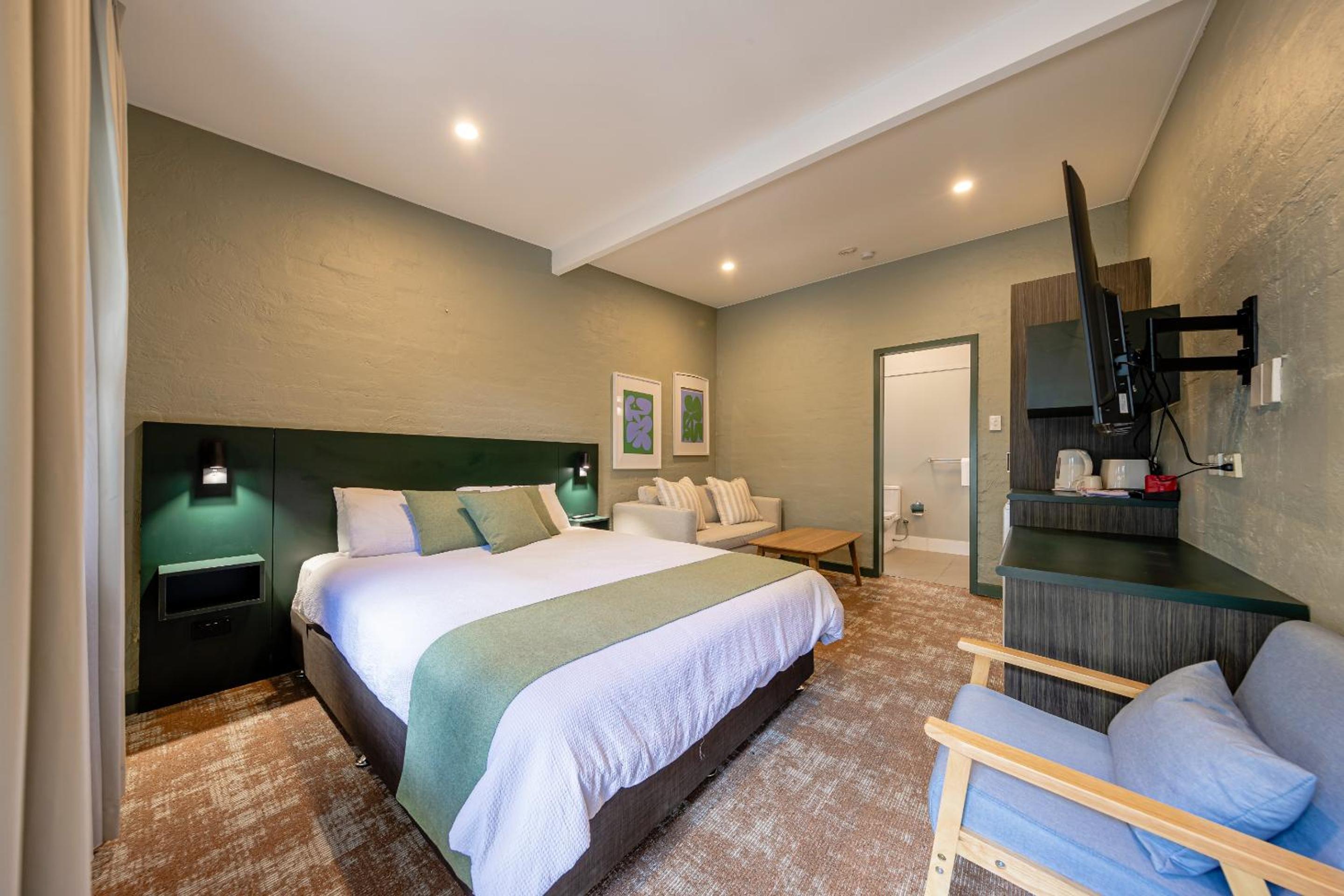 Deluxe Queen Room