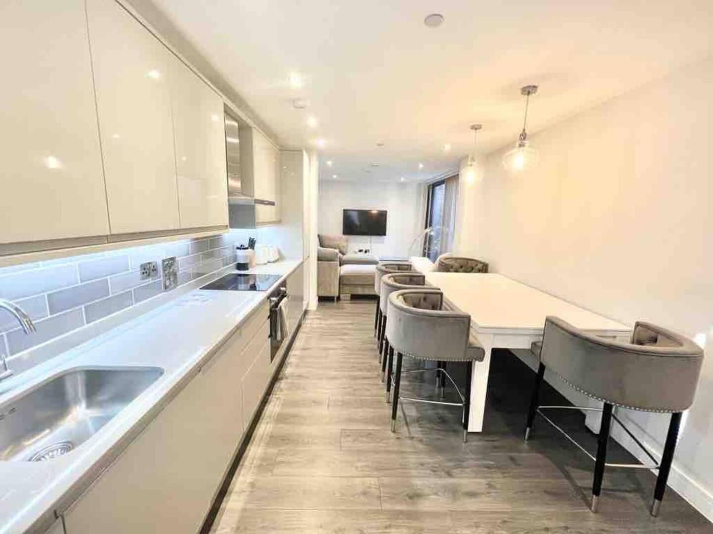 Apartment With Terrace photo 2