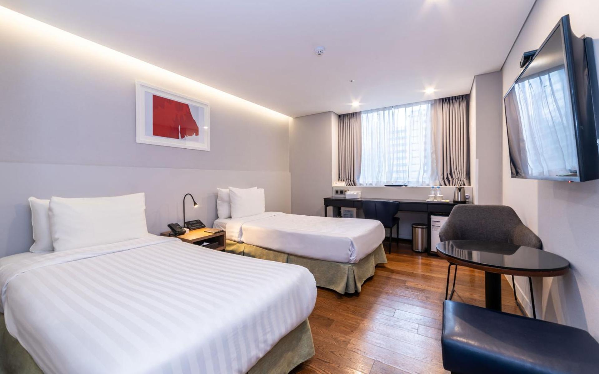 Standard Twin Room - Photo 4