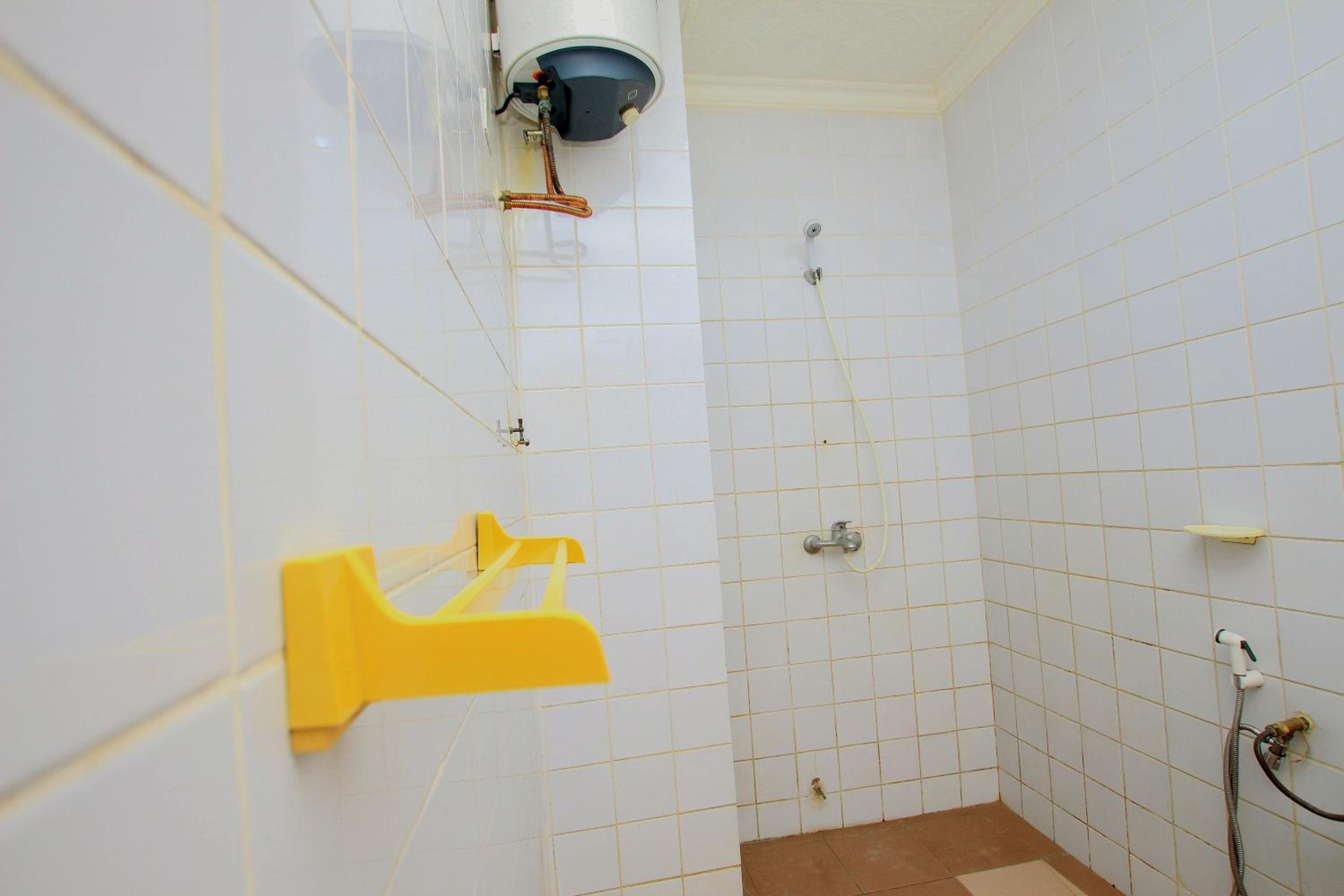 Standard Twin Room - Photo 9