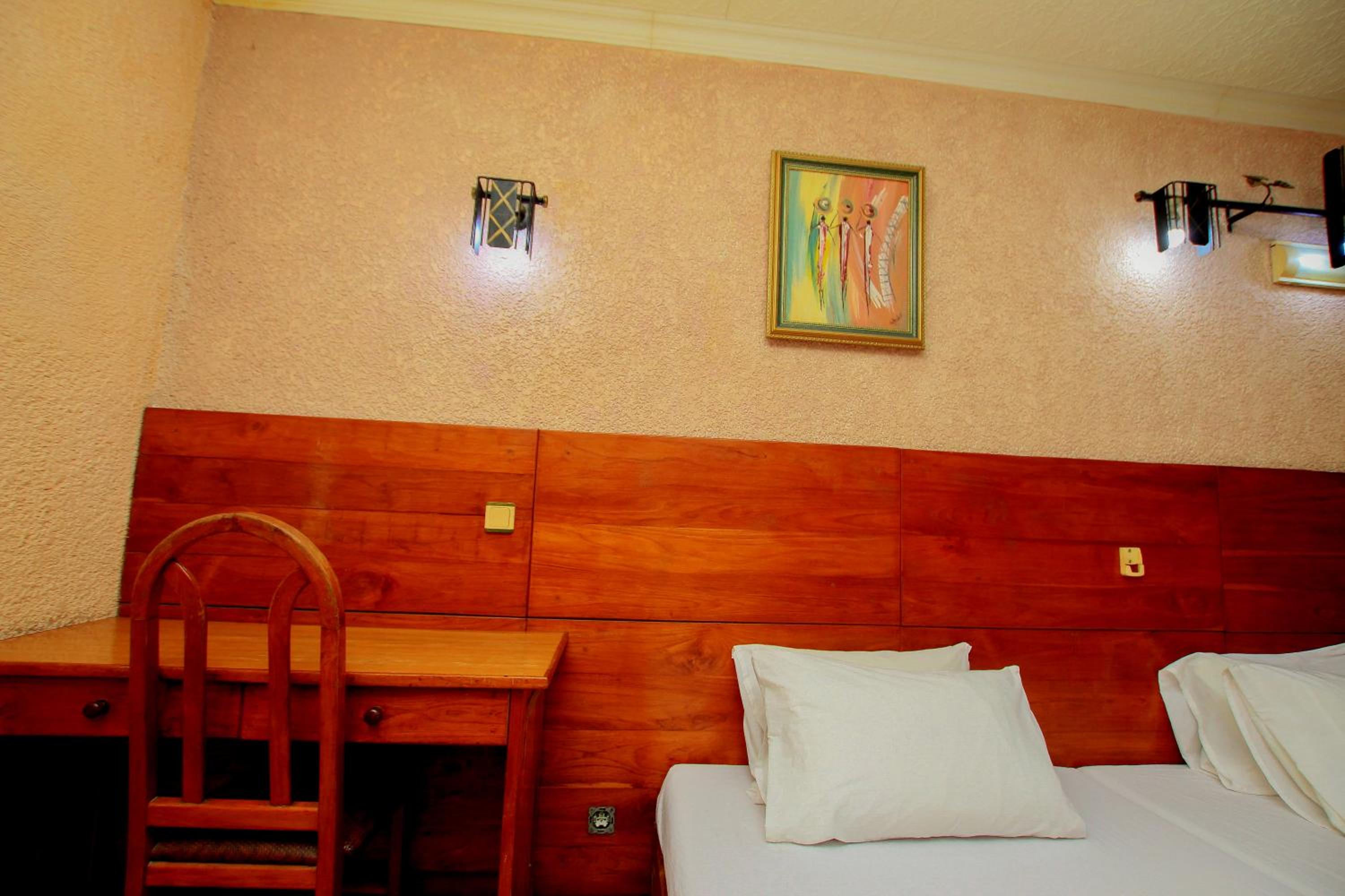 Standard Twin Room - Photo 4