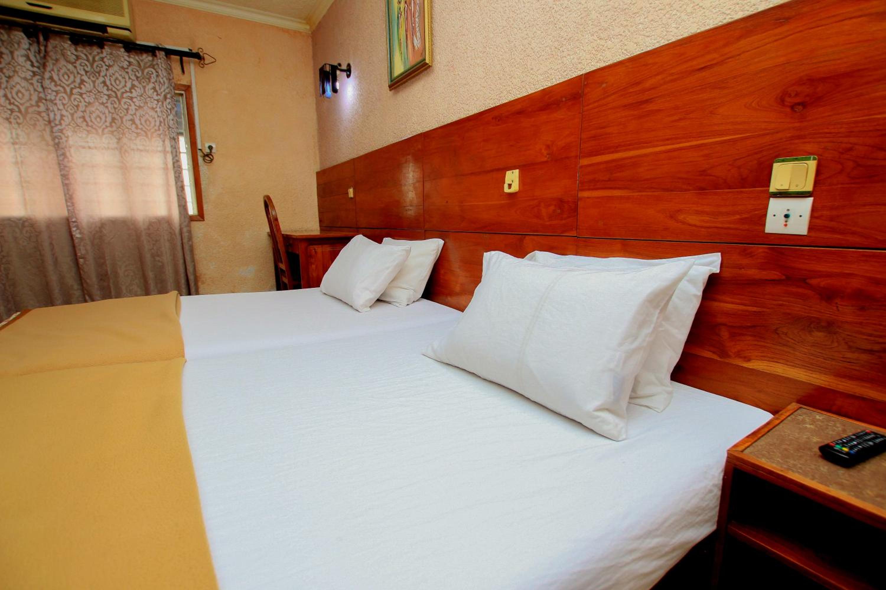 Standard Twin Room - Photo 5