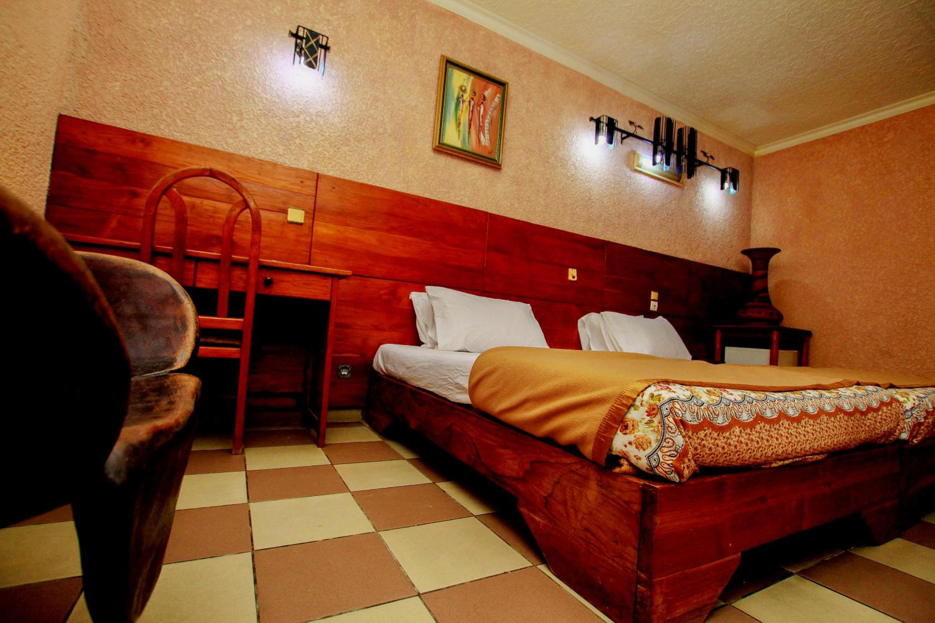 Standard Twin Room - Photo 1