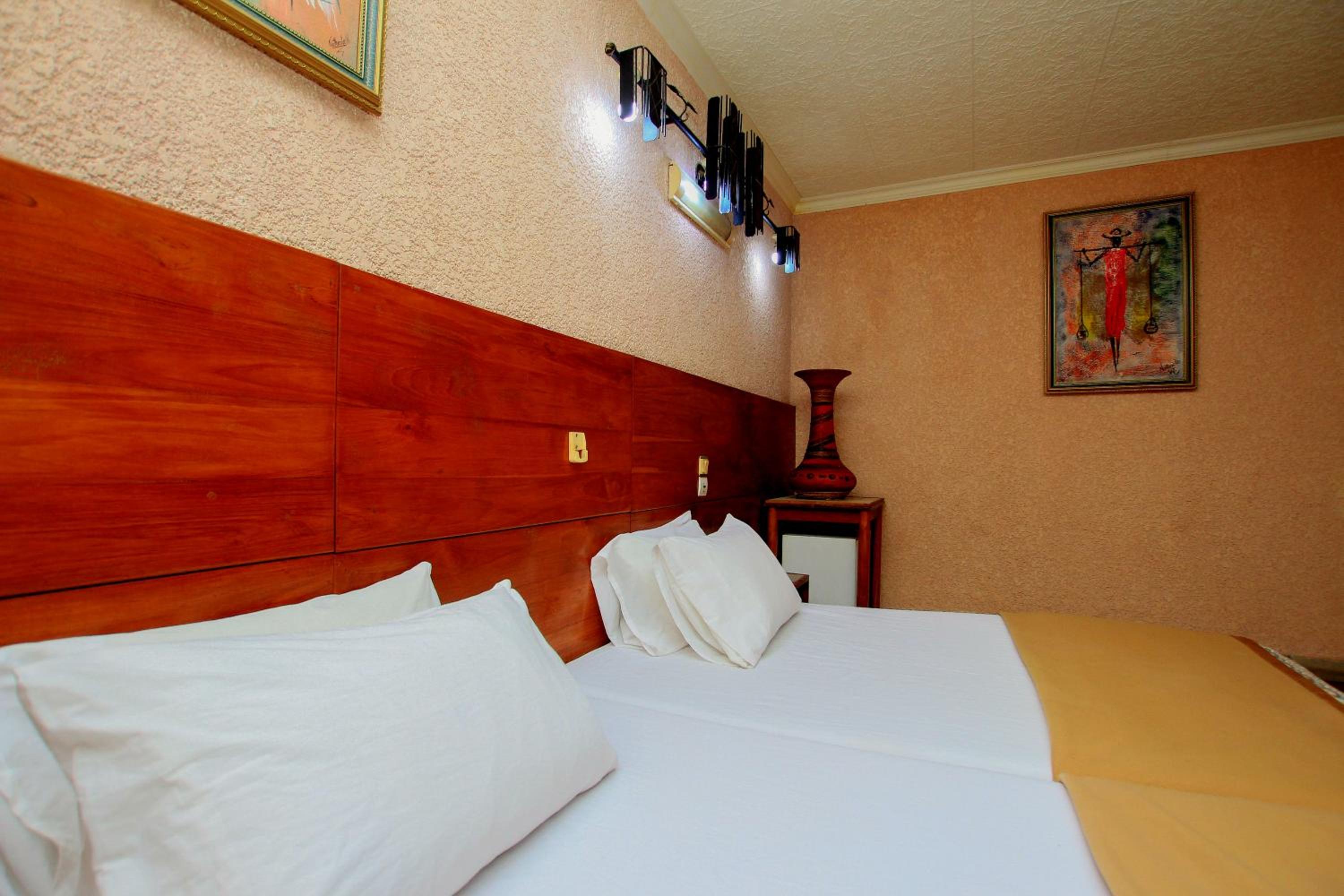 Standard Twin Room - Photo 6