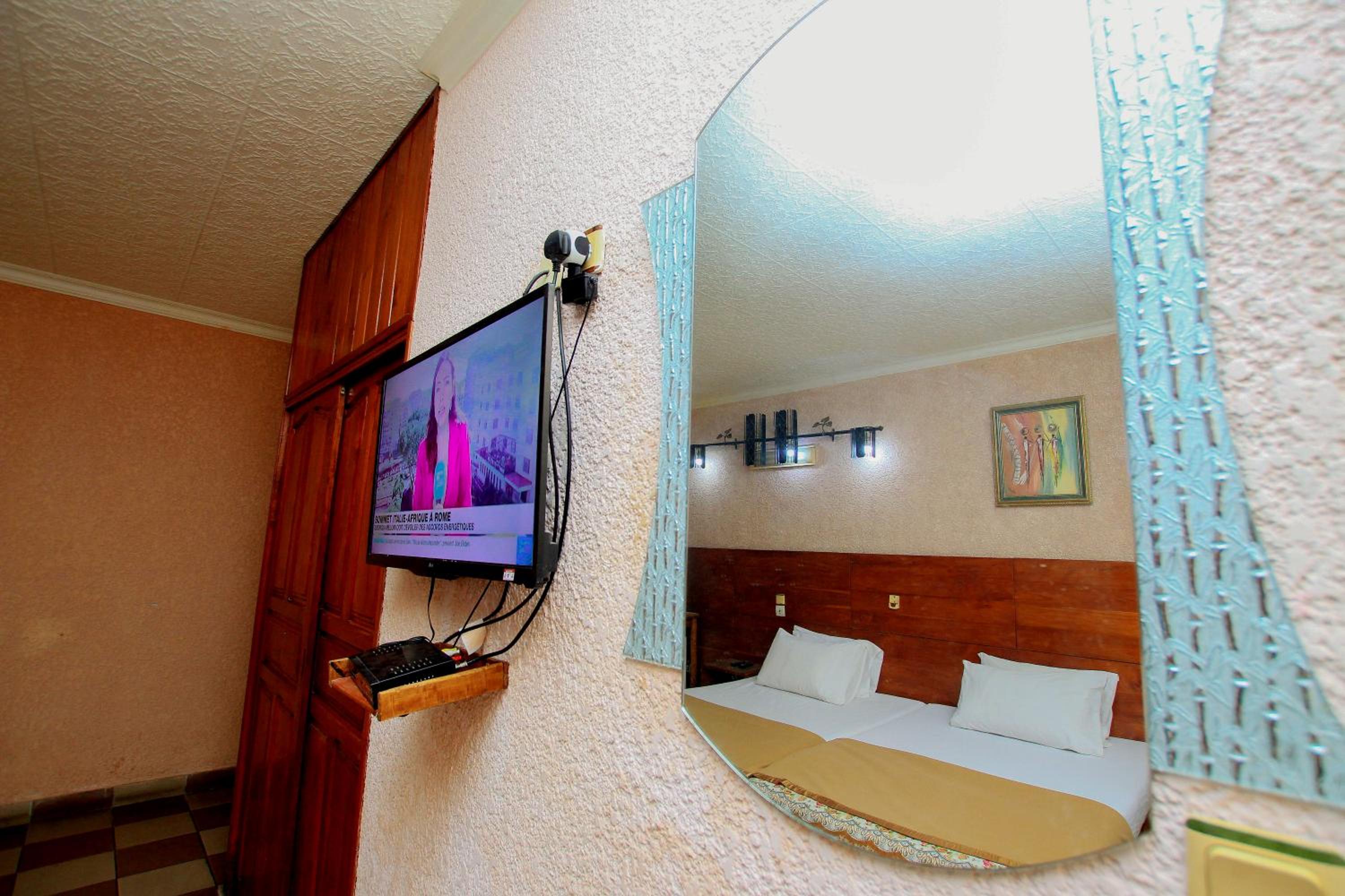 Standard Twin Room - Photo 8