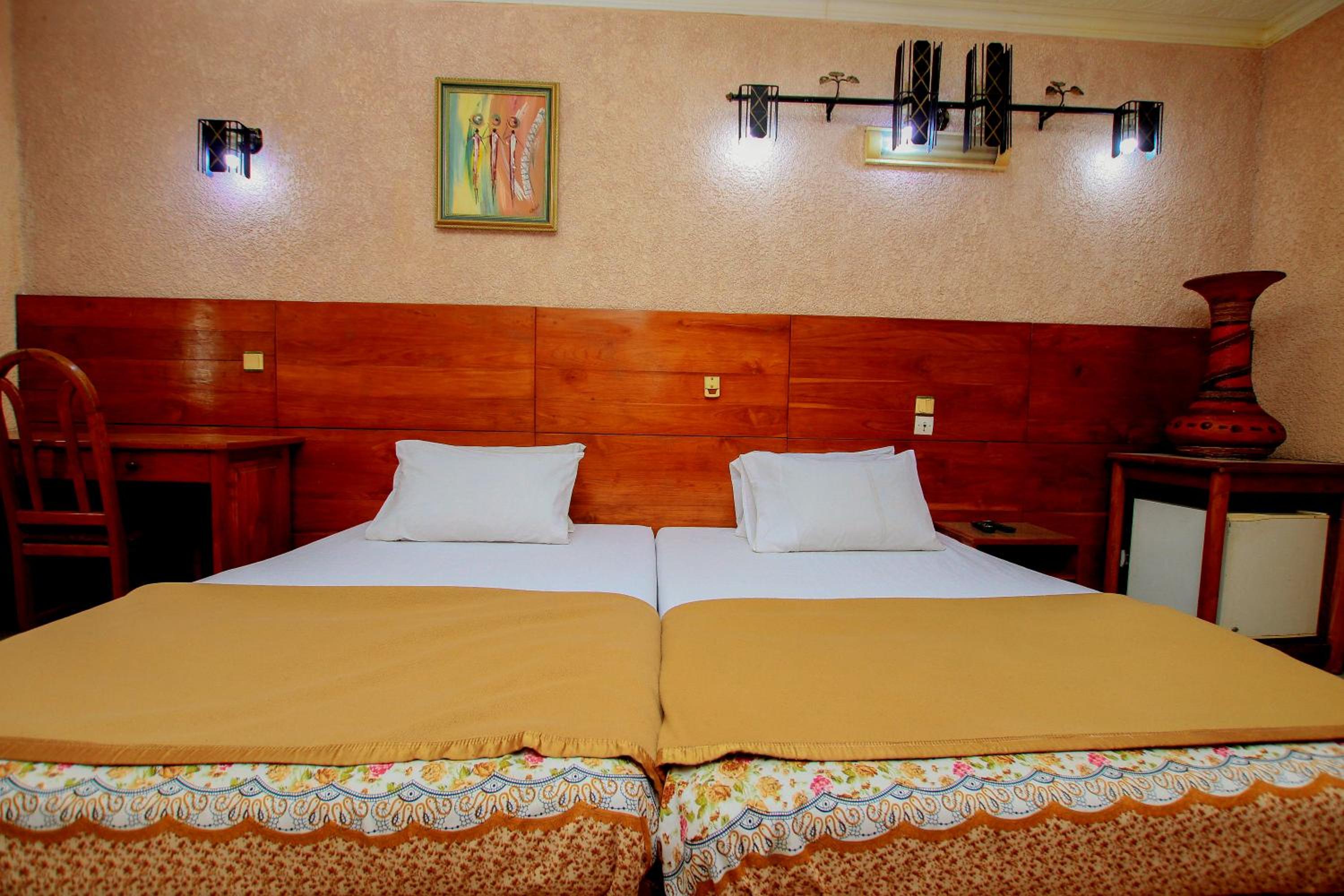 Standard Twin Room - Photo 7