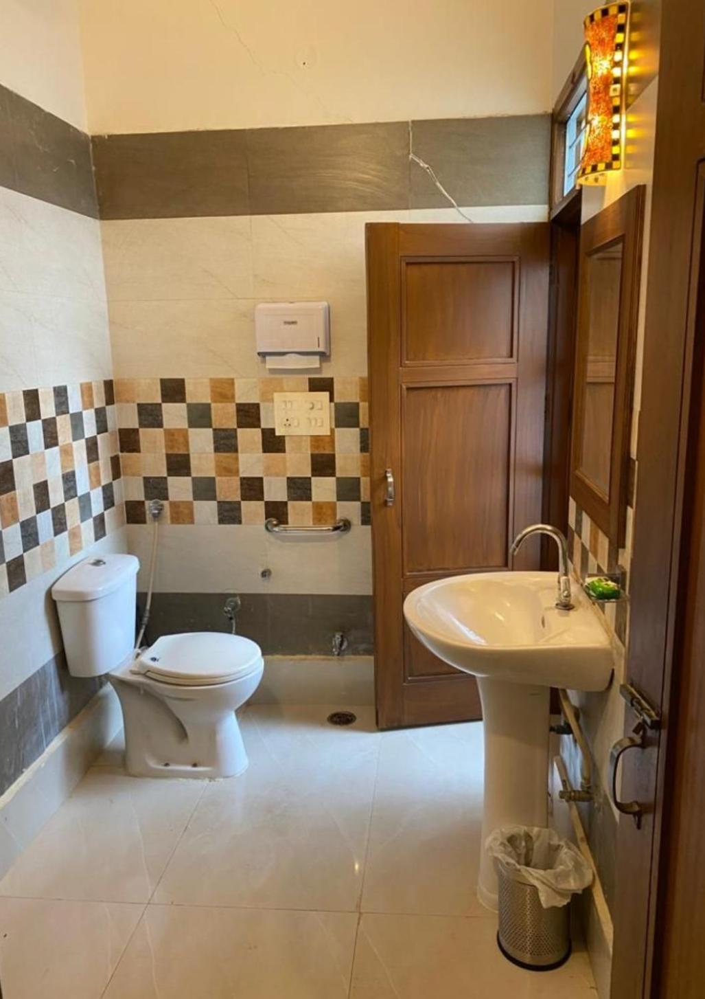 Double Room With Private Bathroom photo 2