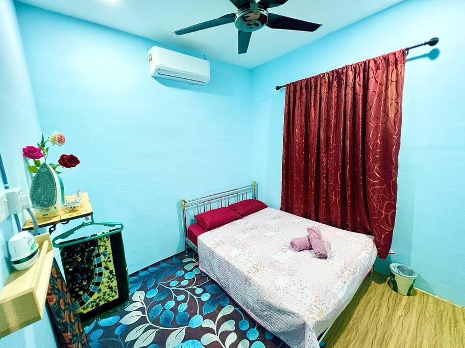 Three-Bedroom House photo 2
