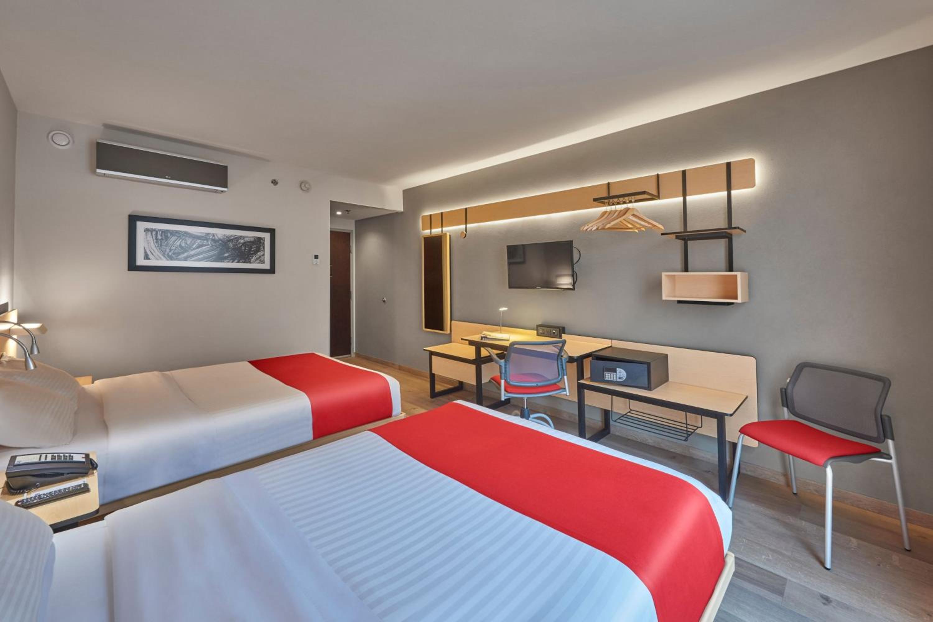 Double Room with Two Double Beds - Photo 4