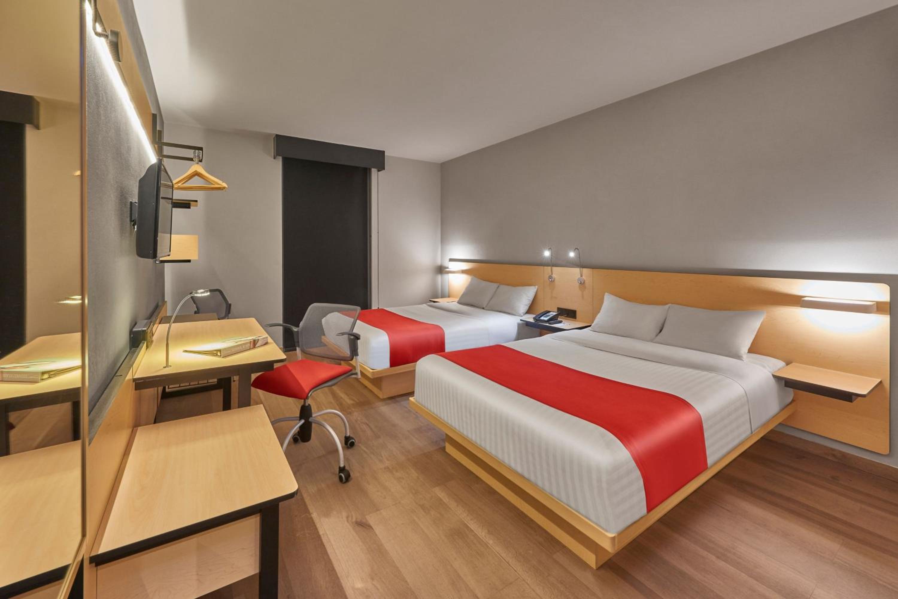 Double Room with Two Double Beds - Photo 5