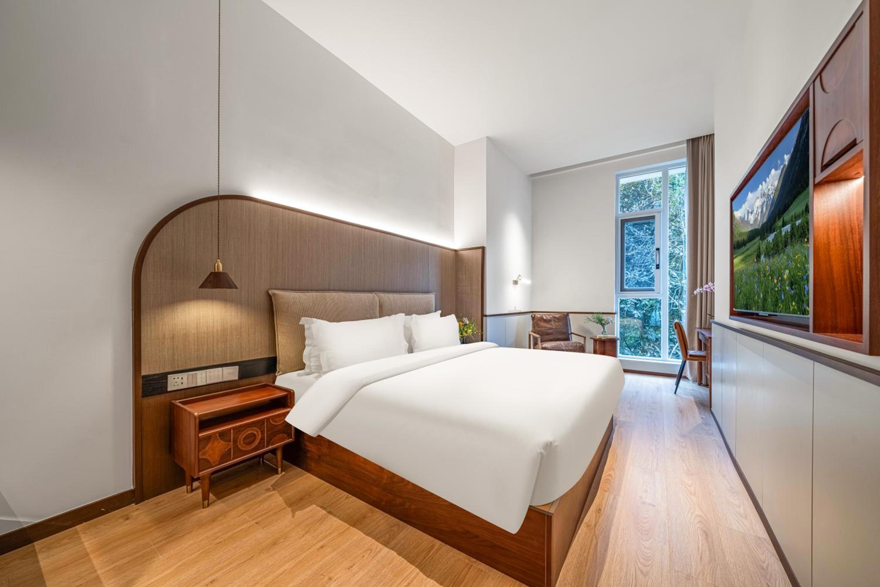 Queen Room with Garden View