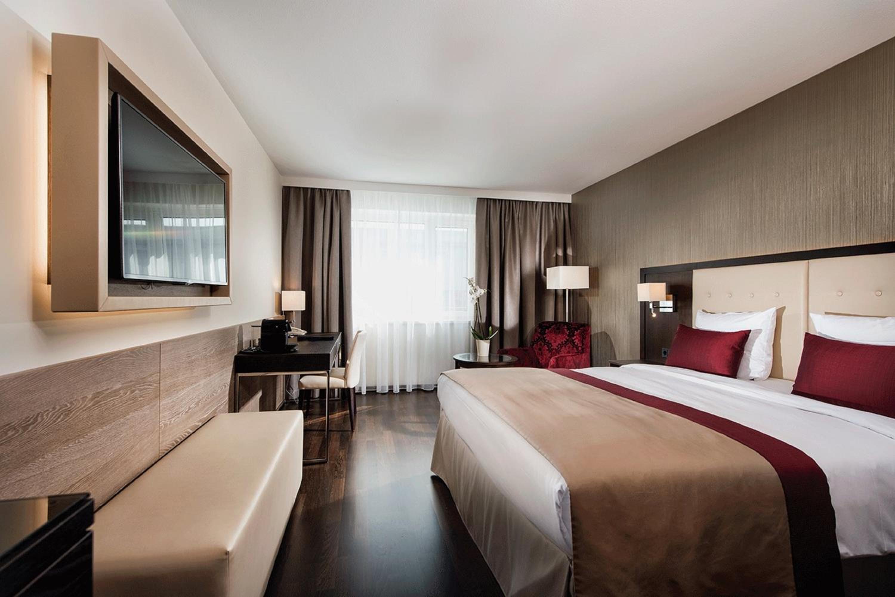 Executive Double Room With Lounge Access - Photo 1