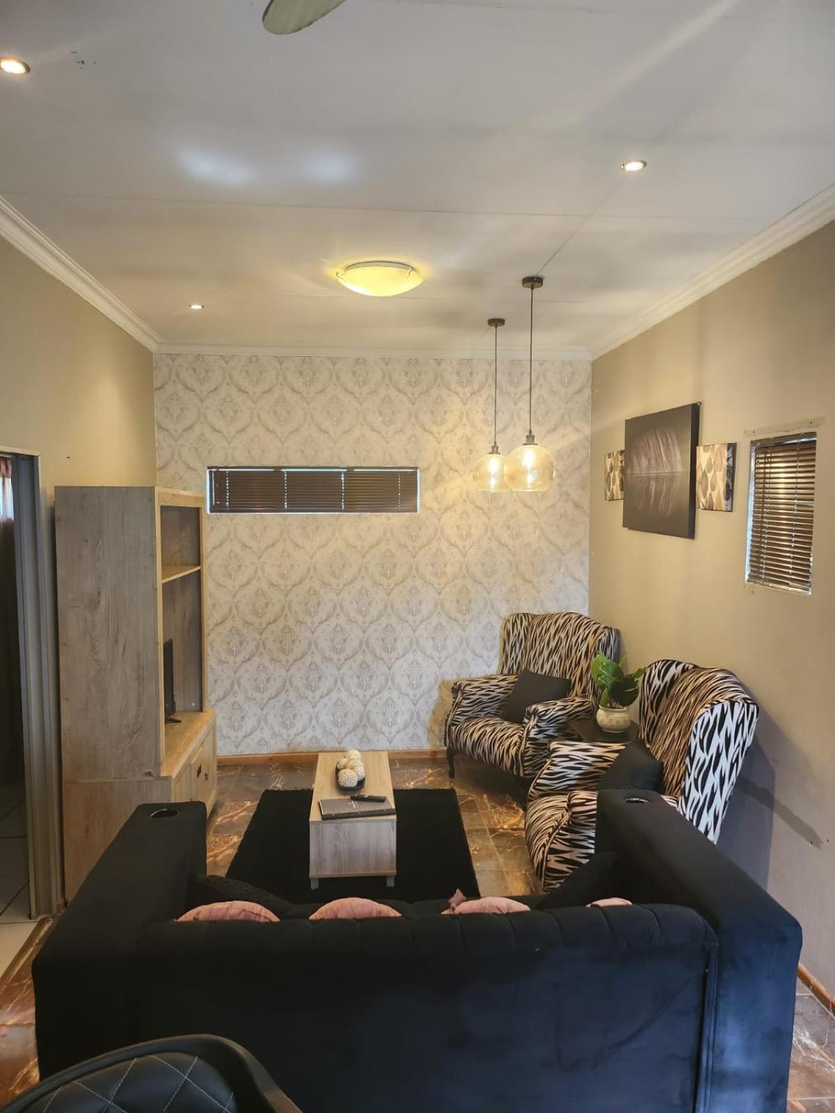 Queen Room photo 3
