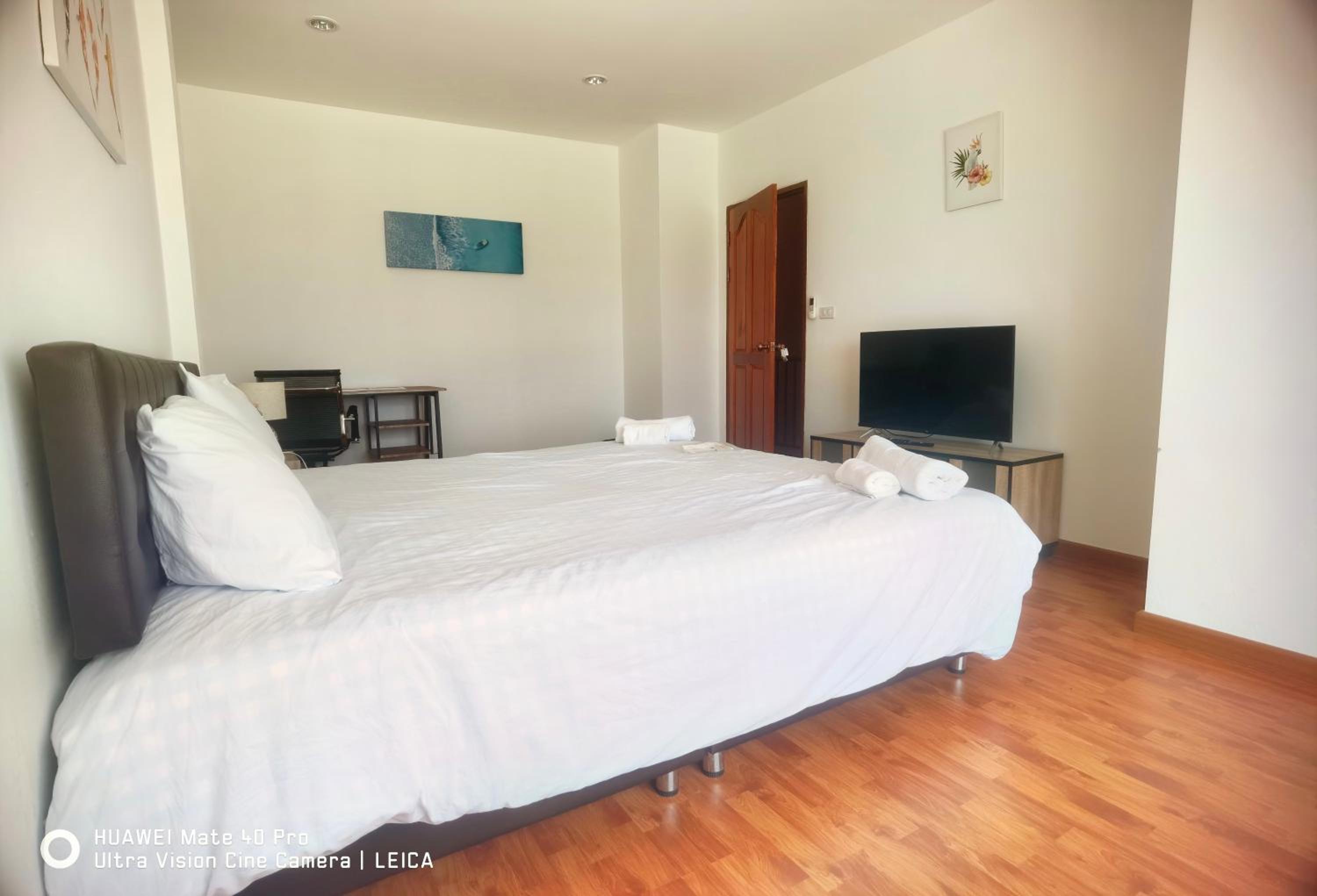Queen Room With Shared Bathroom