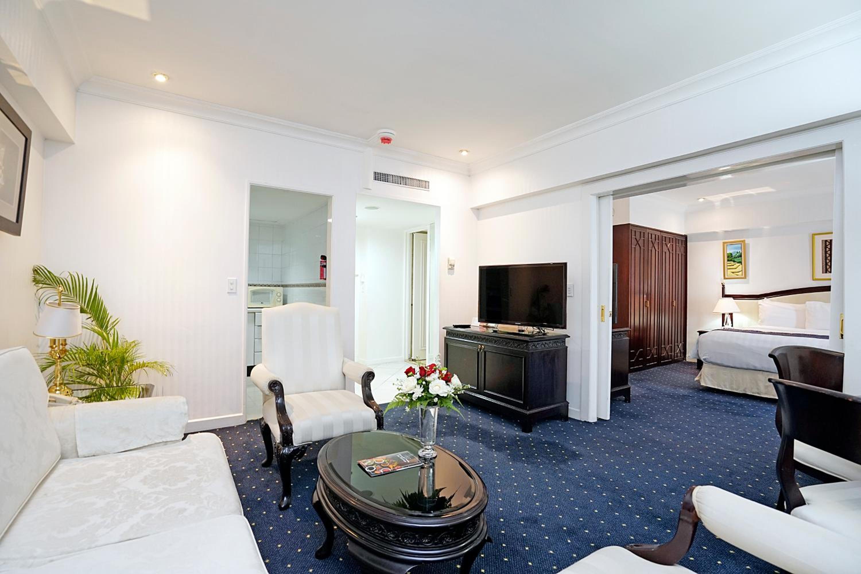 Pacific room King bed city view - Executive lounge access - Photo 3