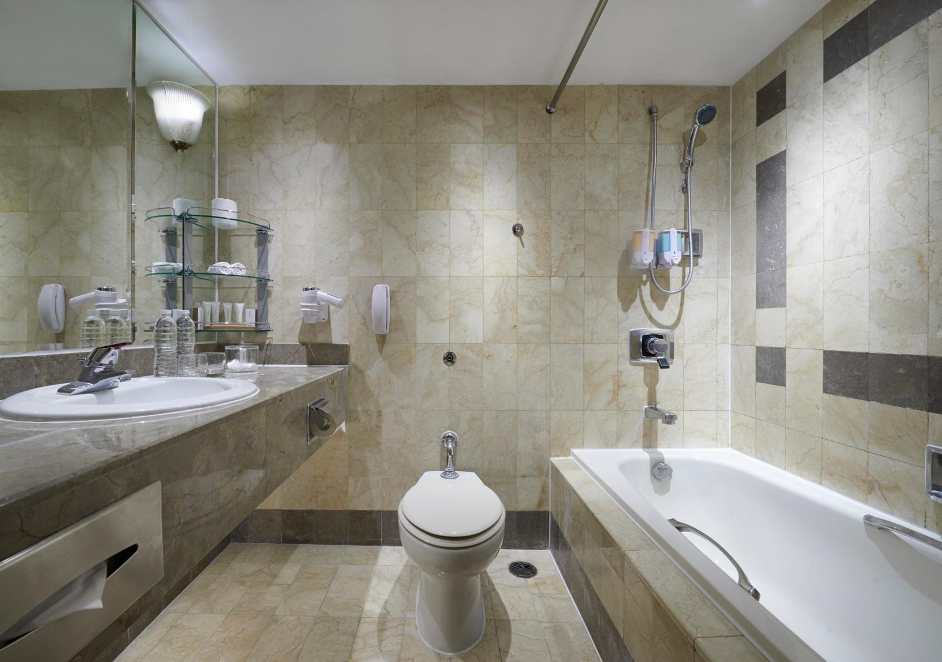Deluxe Twin Room With City View - Photo 3