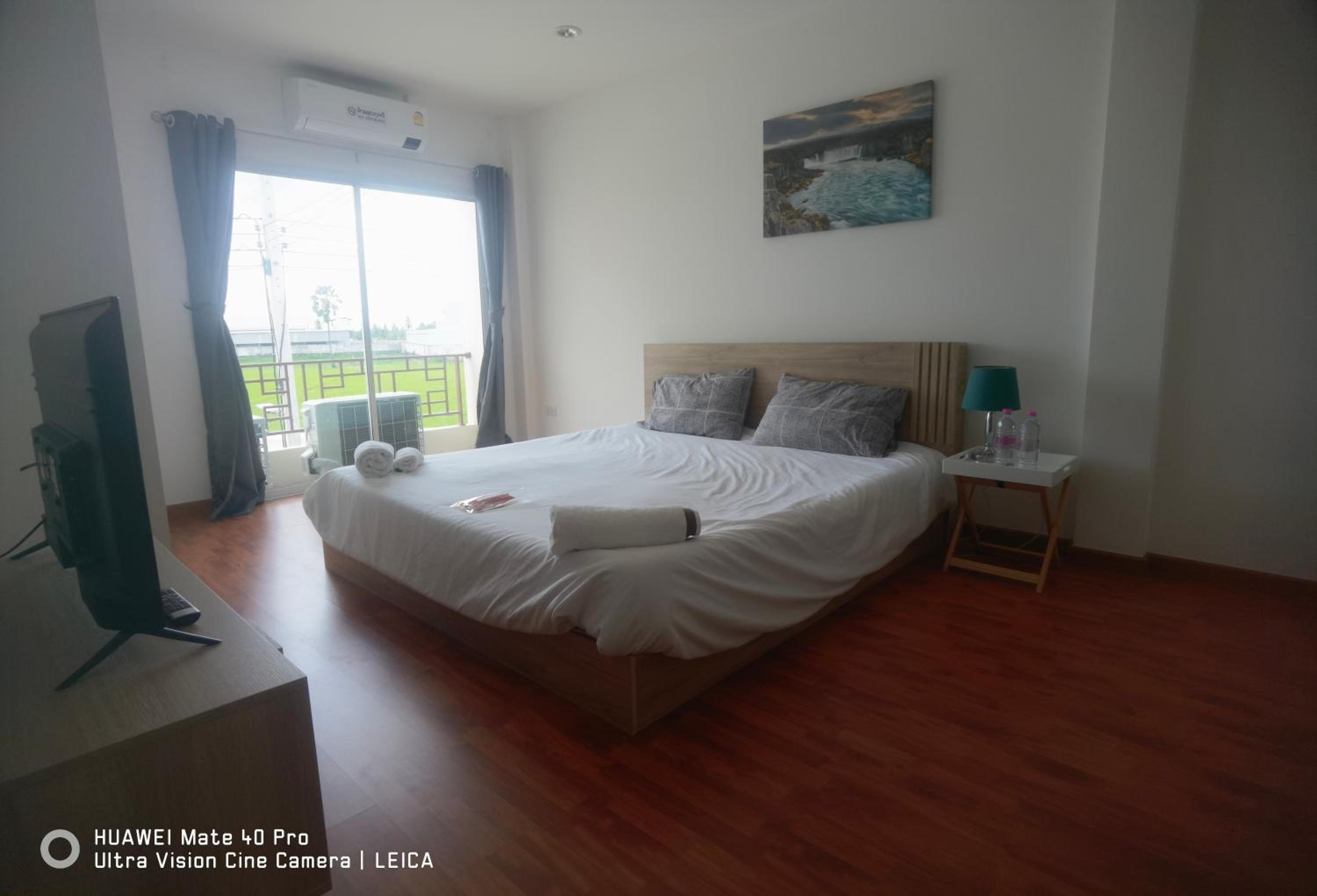 Queen Room With Shared Bathroom