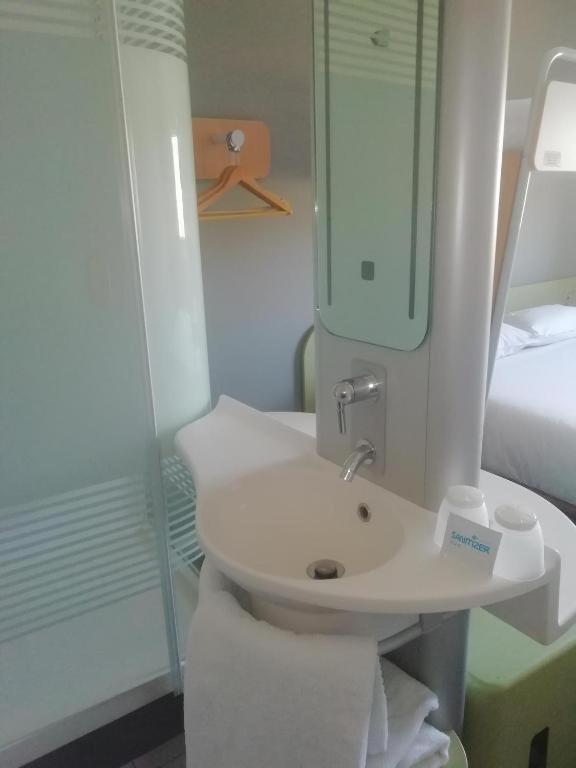 Standard Triple Room (Nonsmoking) photo 3