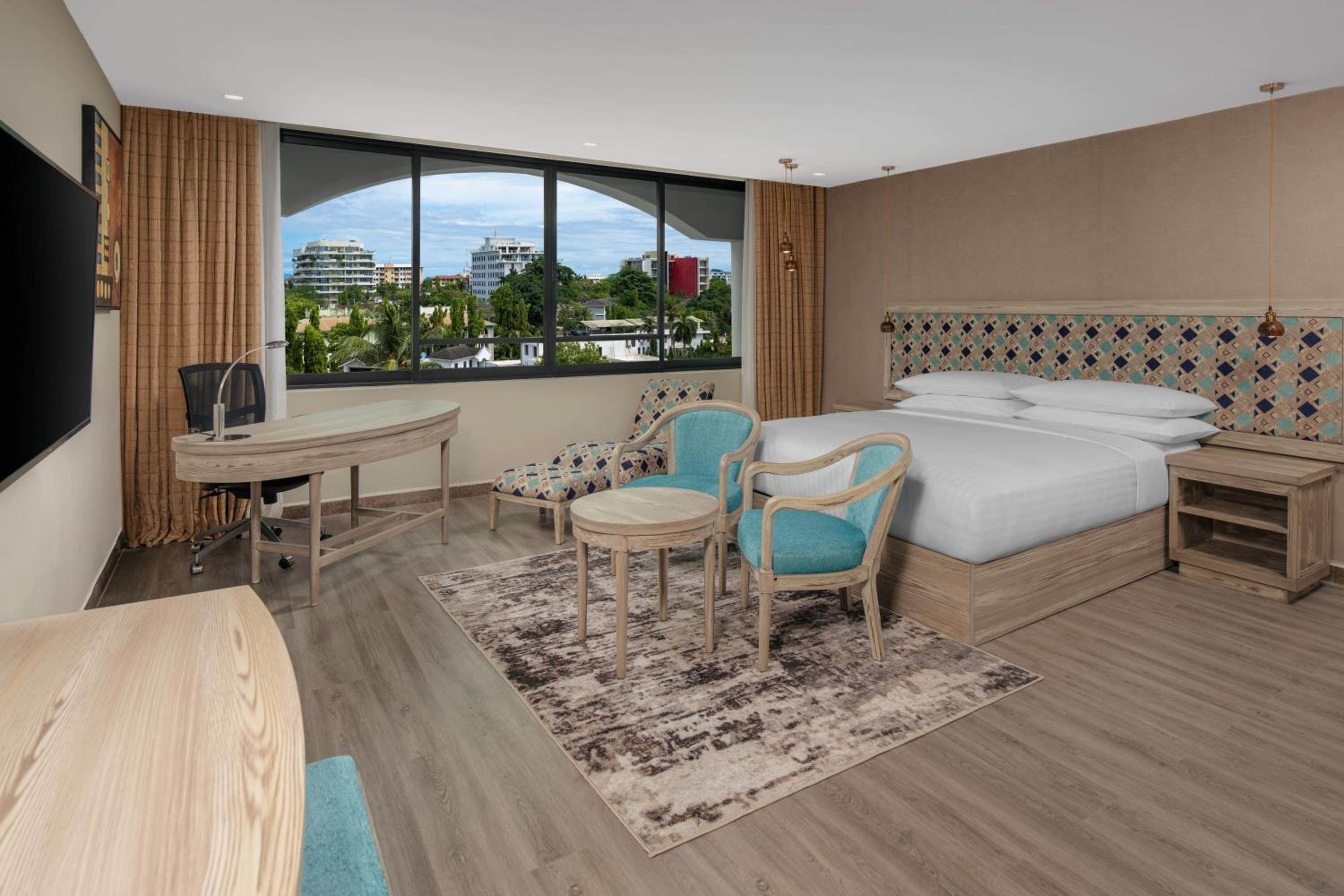 Premium King Suite with City View